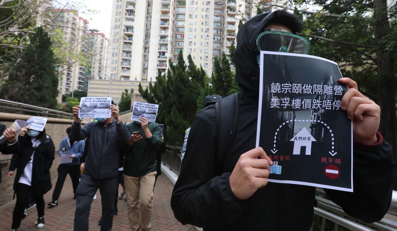 Residents protest the proposed use of The Heritage Lodge in Lai Chi Kok as a quarantine site. Photo: Felix Wong