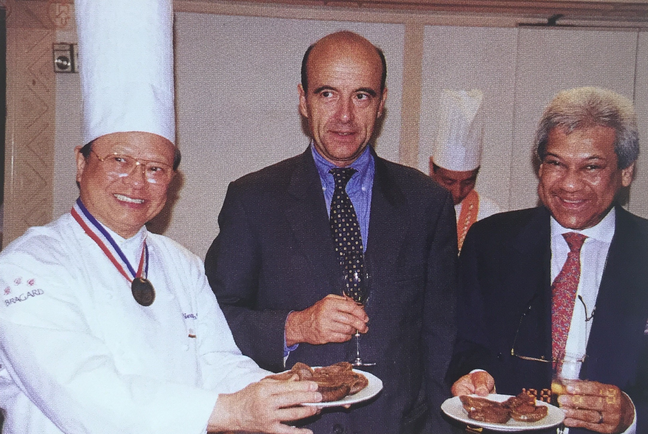 Yeung Koon-yat with former French prime minister Alain Juppe. Photos: Forum Restaurant