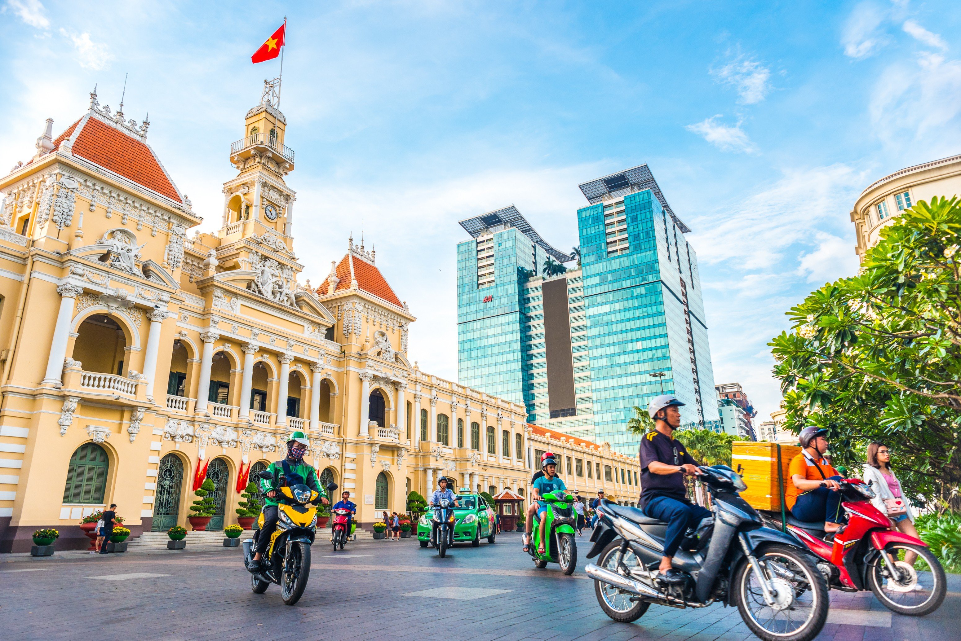 More retailers from abroad are racing to establish themselves in places like Ho Chi Minh City. Photo: Shutterstock