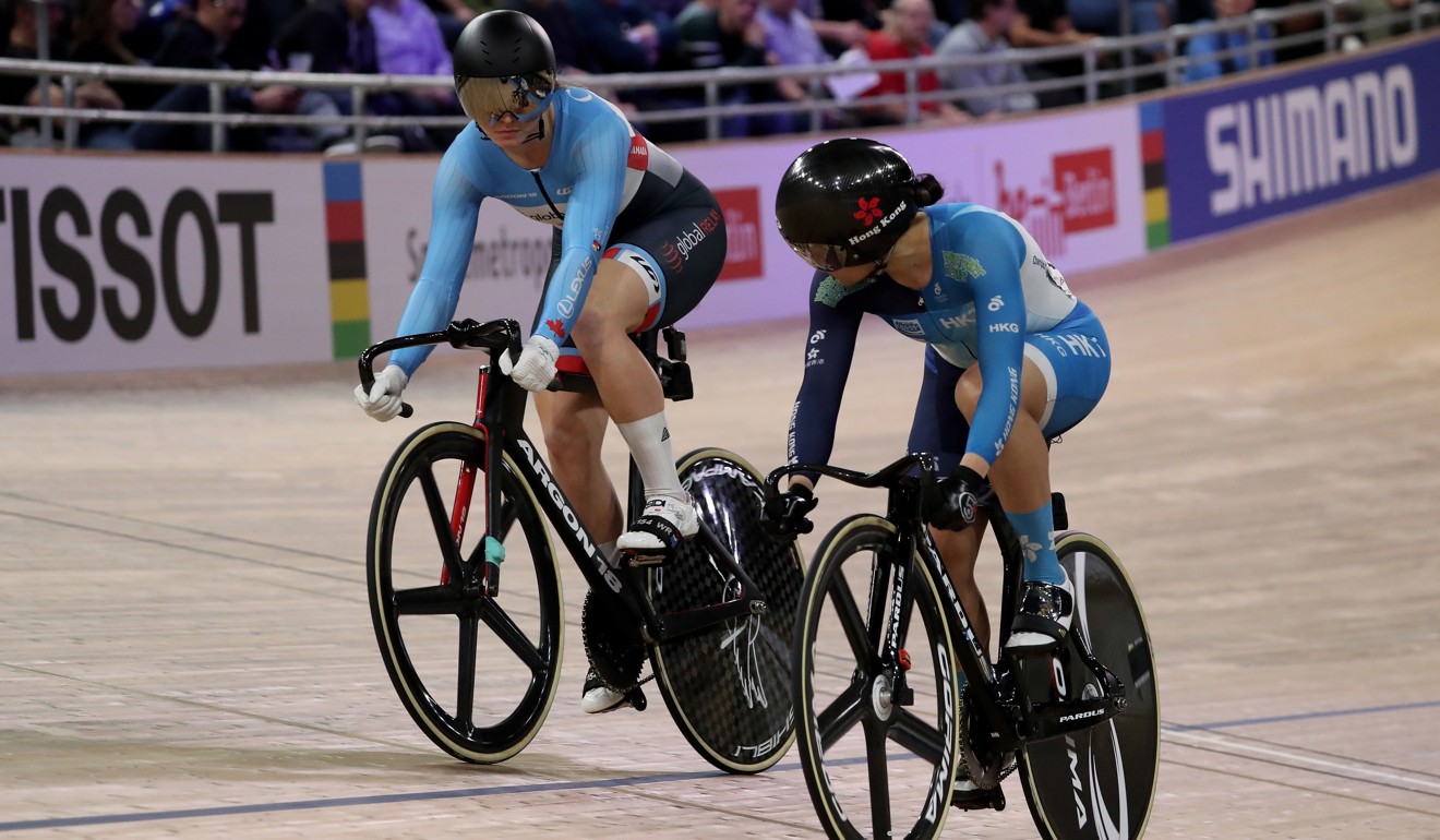 Sarah Lee ‘s taking on Canada’s Kelsey Mitchell in the bronze medal ride-off. Photo: EPA