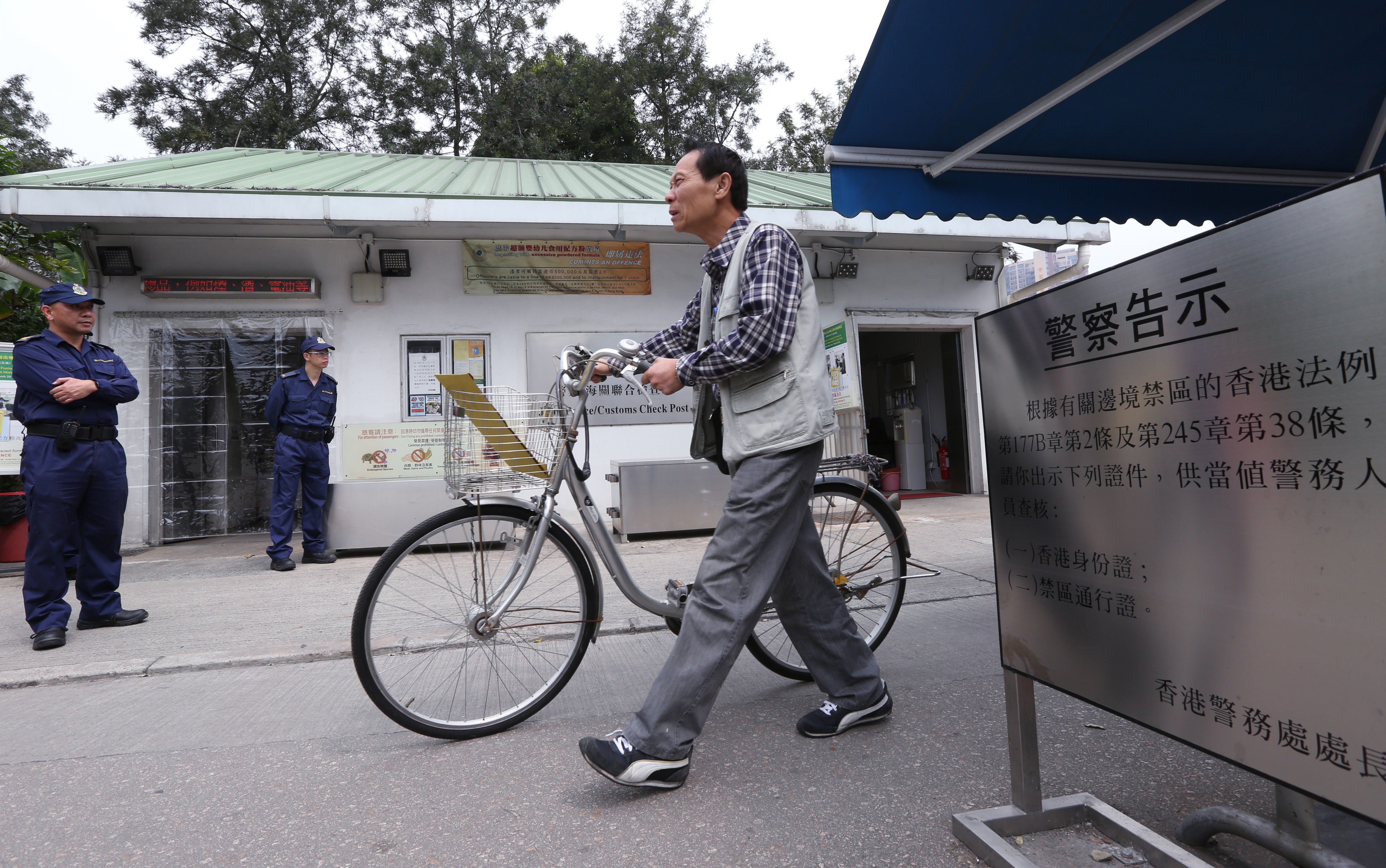 A resident uses the Chung Ying Street Police Post in Sha Tau Kok. Photo: SCMP Pictures