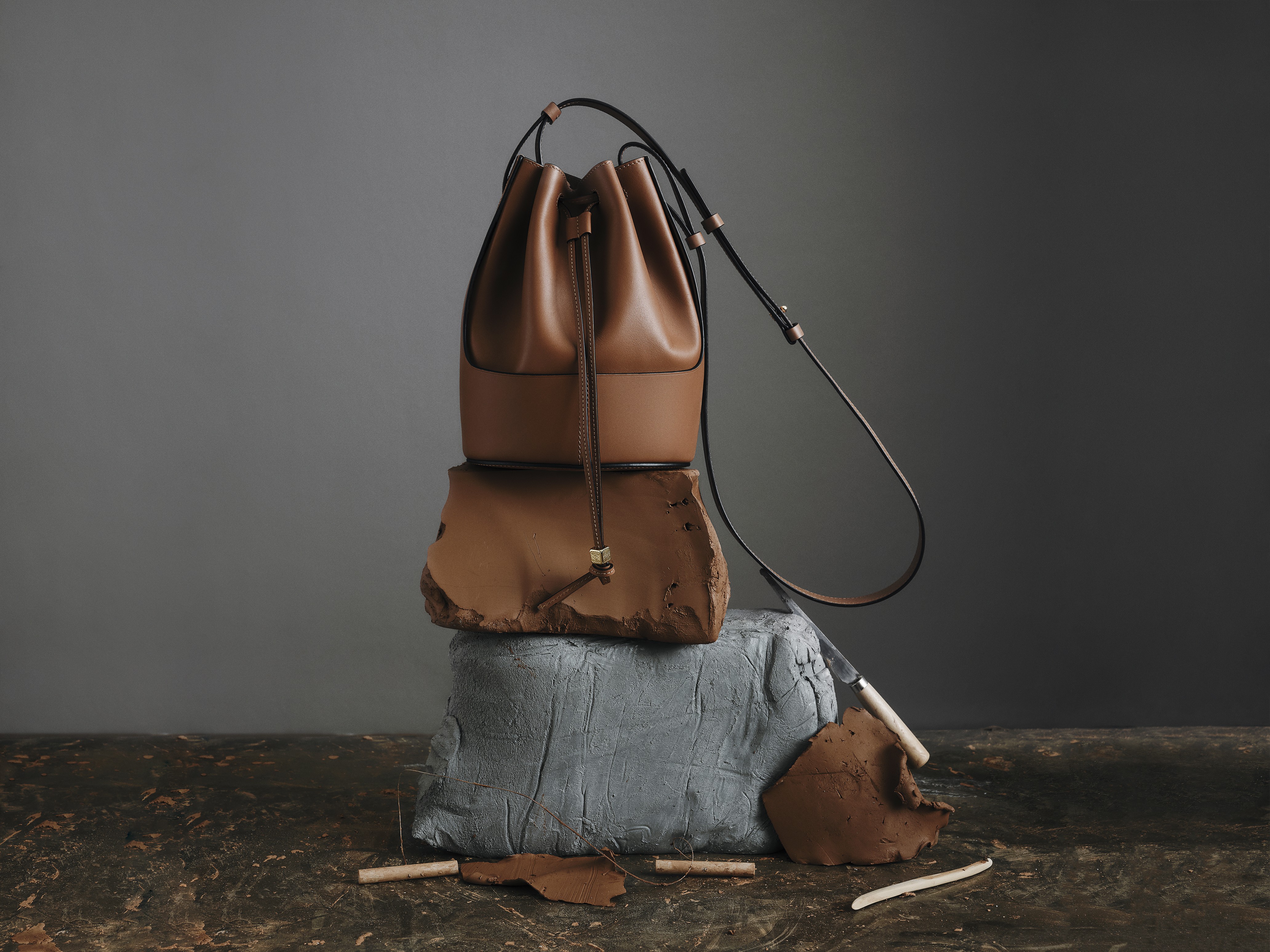Balloon small two-tone leather bucket bag