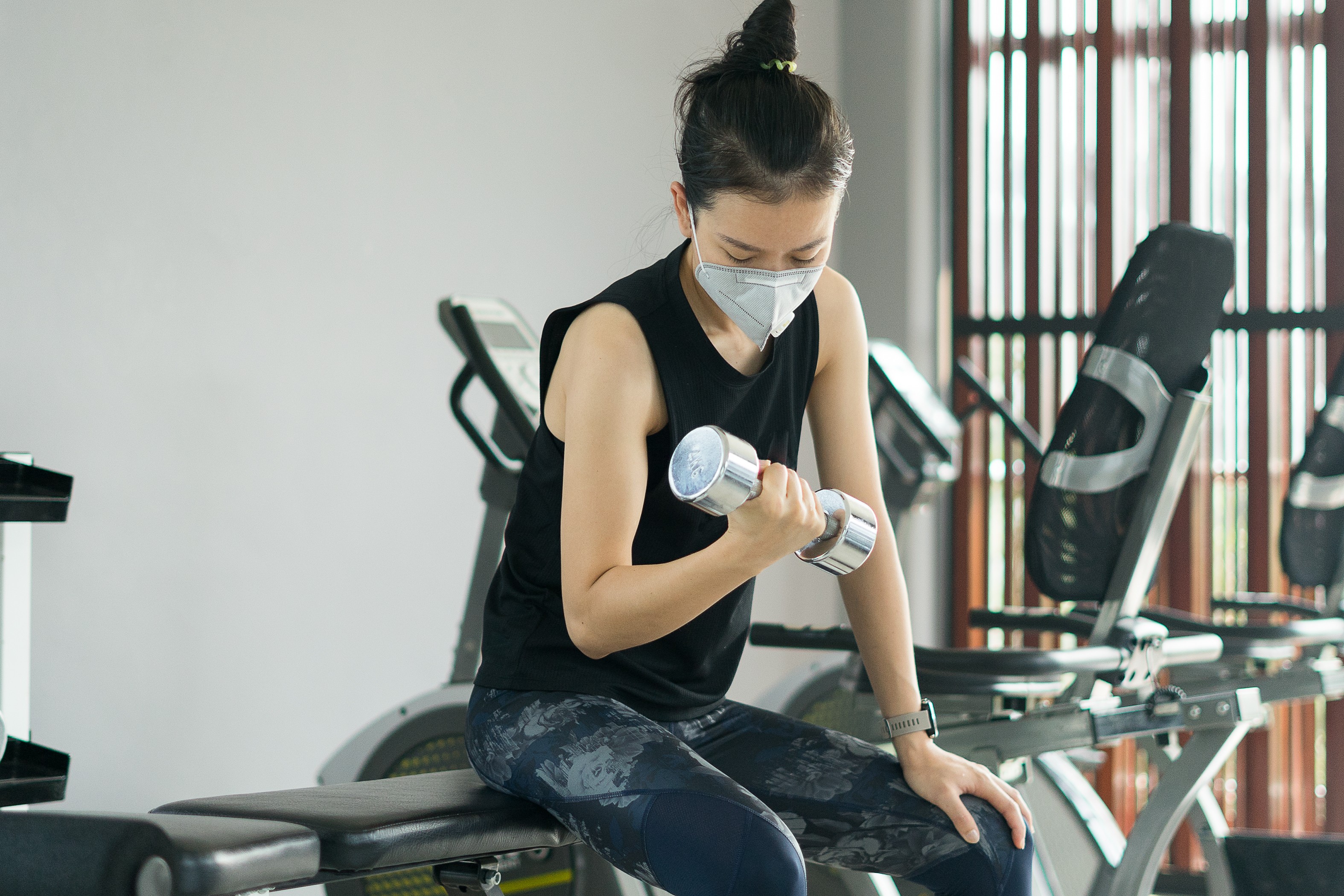 Working out in a mask is not ideal, a doctor says. Photo: Shutterstock