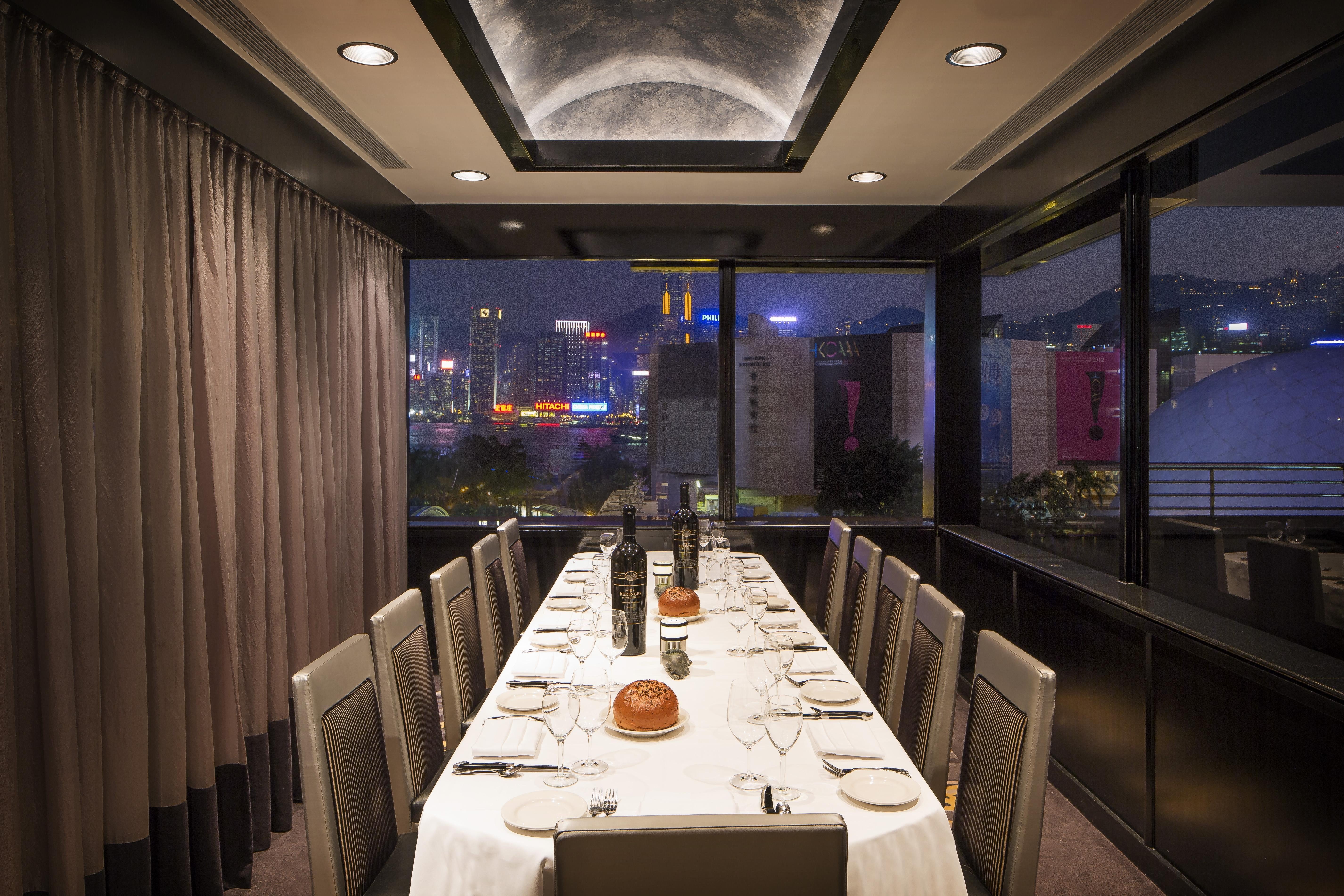 Morton’s of Chicago Hong Kong’s private dining room with gorgeous views. Photos: handouts