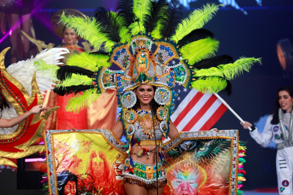 Nataly Saavedra, do Peru, posa no desfile final do concurso de beleza. Foto: Reuters