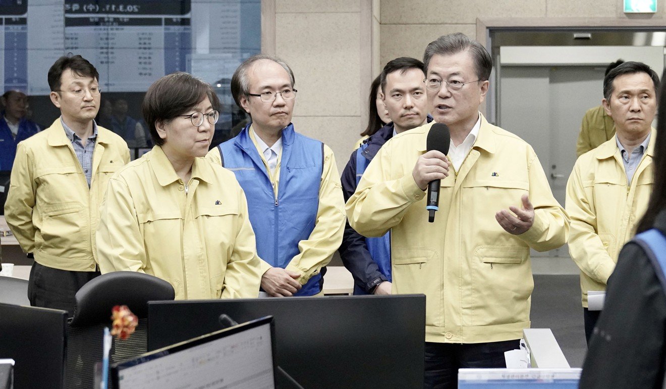 South Korean President Moon Jae-in visits the Korea Centres for Disease Control and Prevention on March 11. Photo: EPA