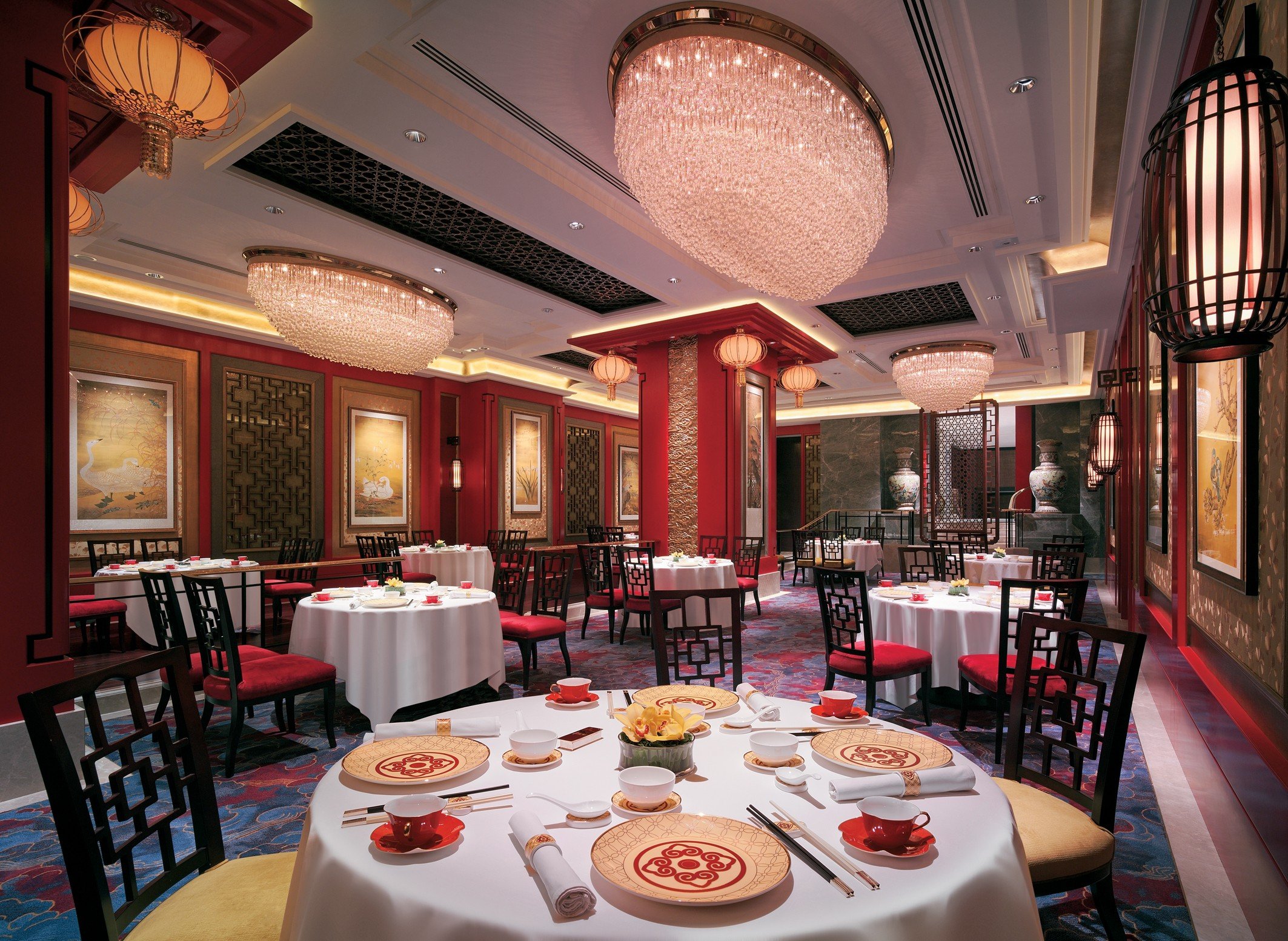 Shang Palace has high ceilings and a vermilion and gold theme. Photos: handouts