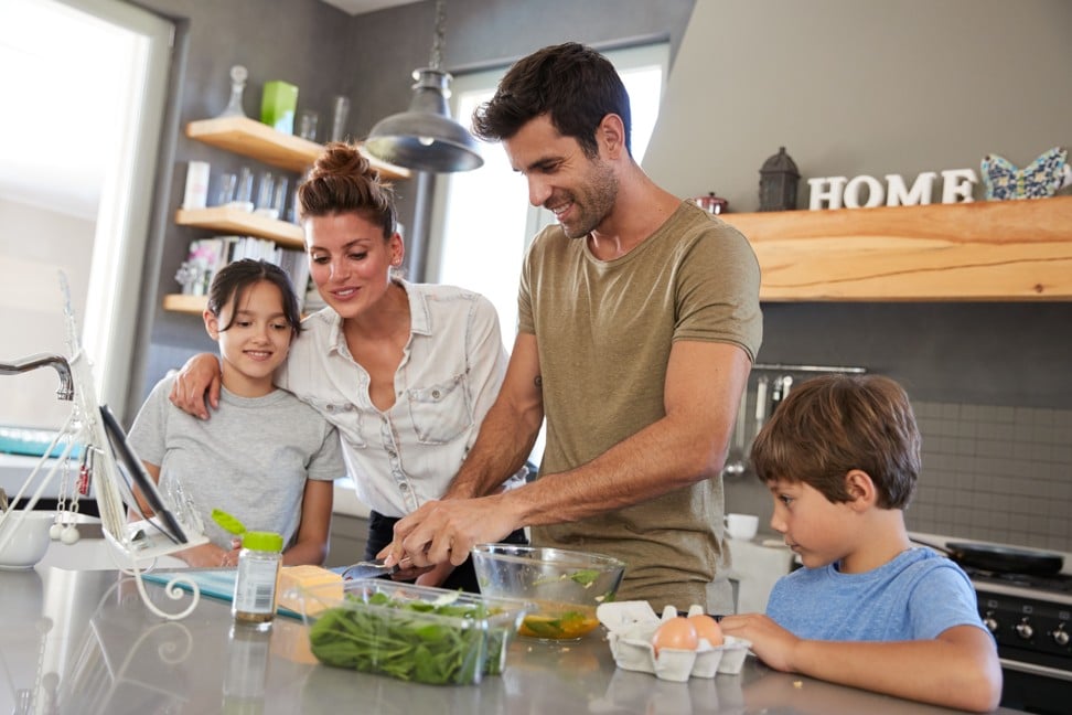 Food advocates say one of the benefits of eating at home is that it is good for family bonding. Photo: Shutterstock