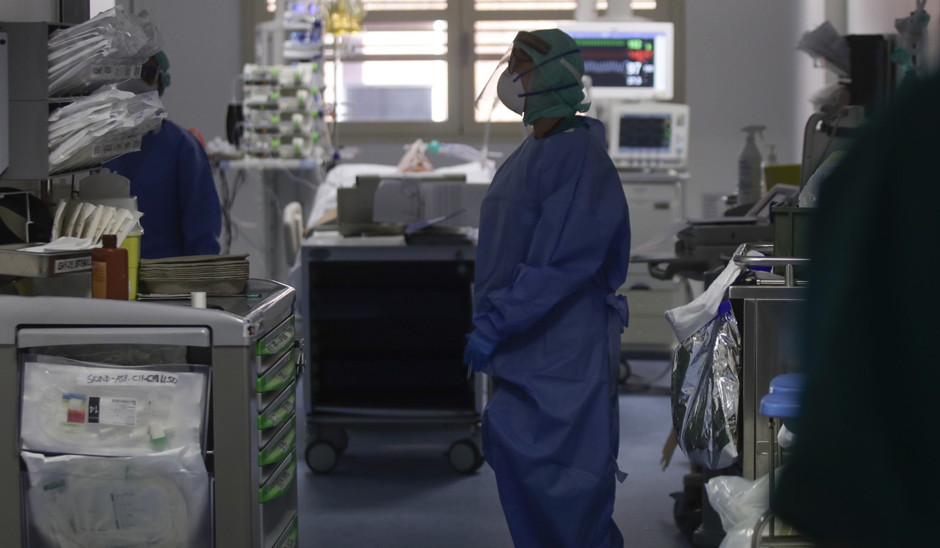 Doctors work in the intensive care unit of the Brescia hospital in Italy. Photo: AP