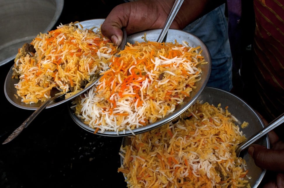 Plates of mutton biryani are served at an outdoor food stall in Lucknow, India. Photo: Getty Images