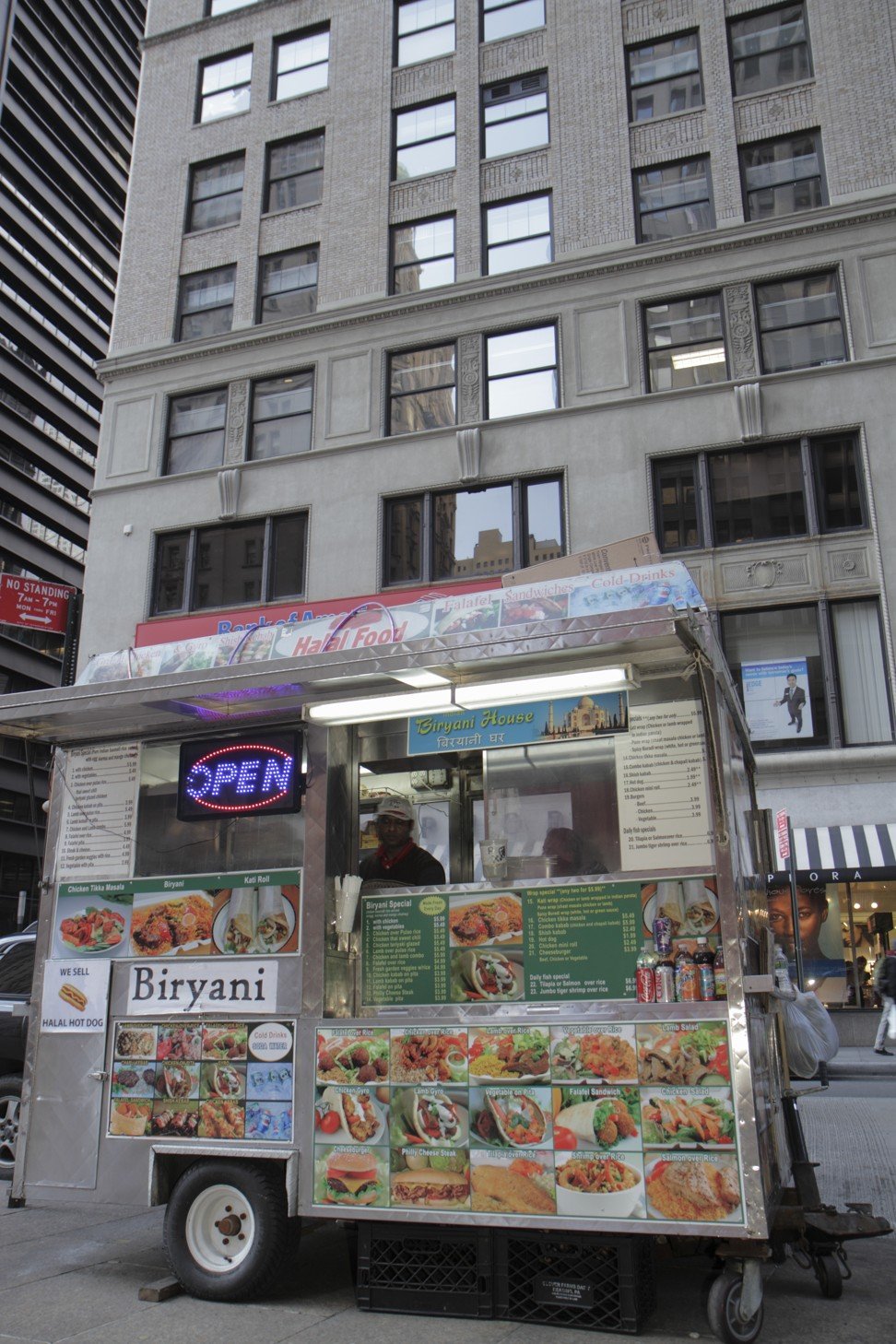 A street food vendor sells biryani in the Financial District of Manhattan in New York. Photo: Getty Images