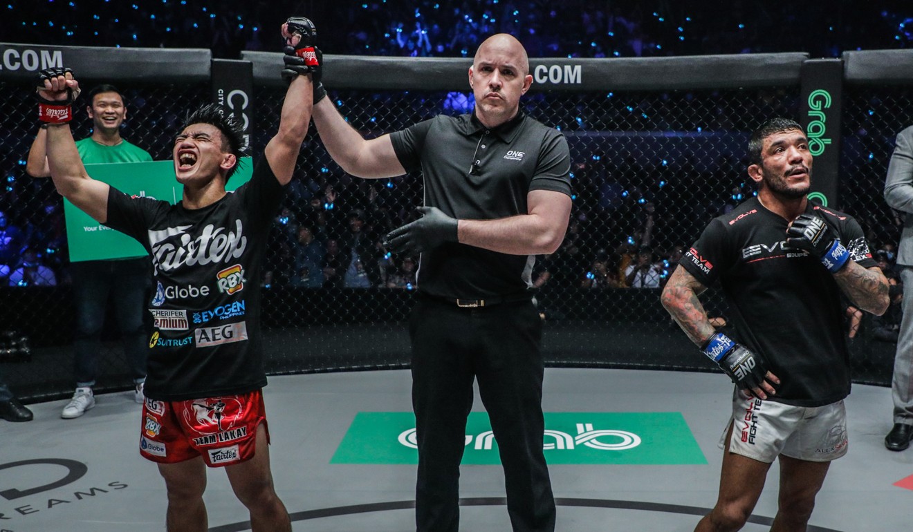 Joshua Pacio (left) defeats Alex Silva in their One Championship world strawweight title bout in Manila earlier this year. Photo: One Championship