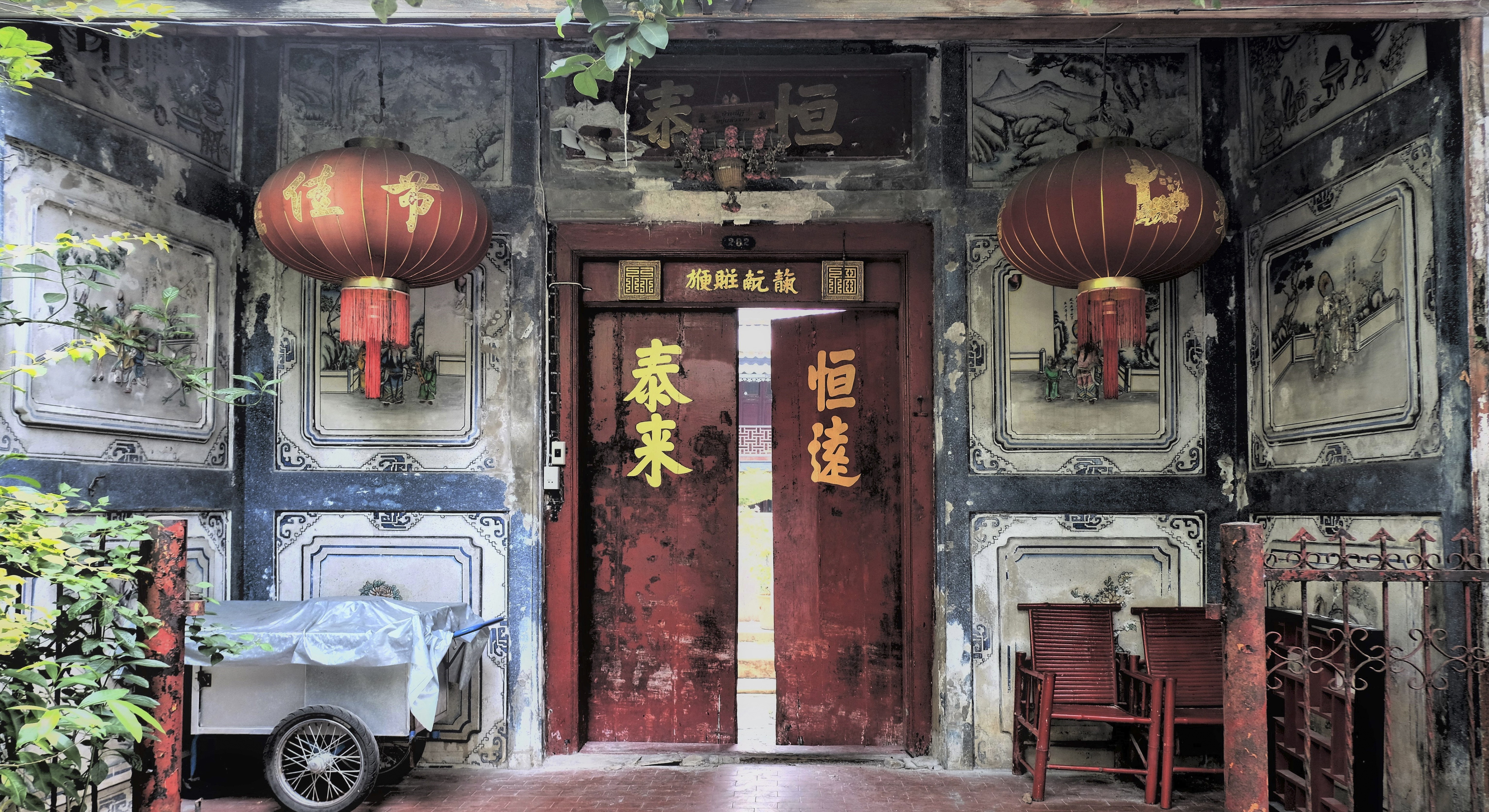 The entrance to Bangkok’s oldest private residence, the So Heng Tai Mansion, which was built by a trader from Fujian, China, who settled in the Thai capital in the early 19th century. Photo: Tibor Krausz