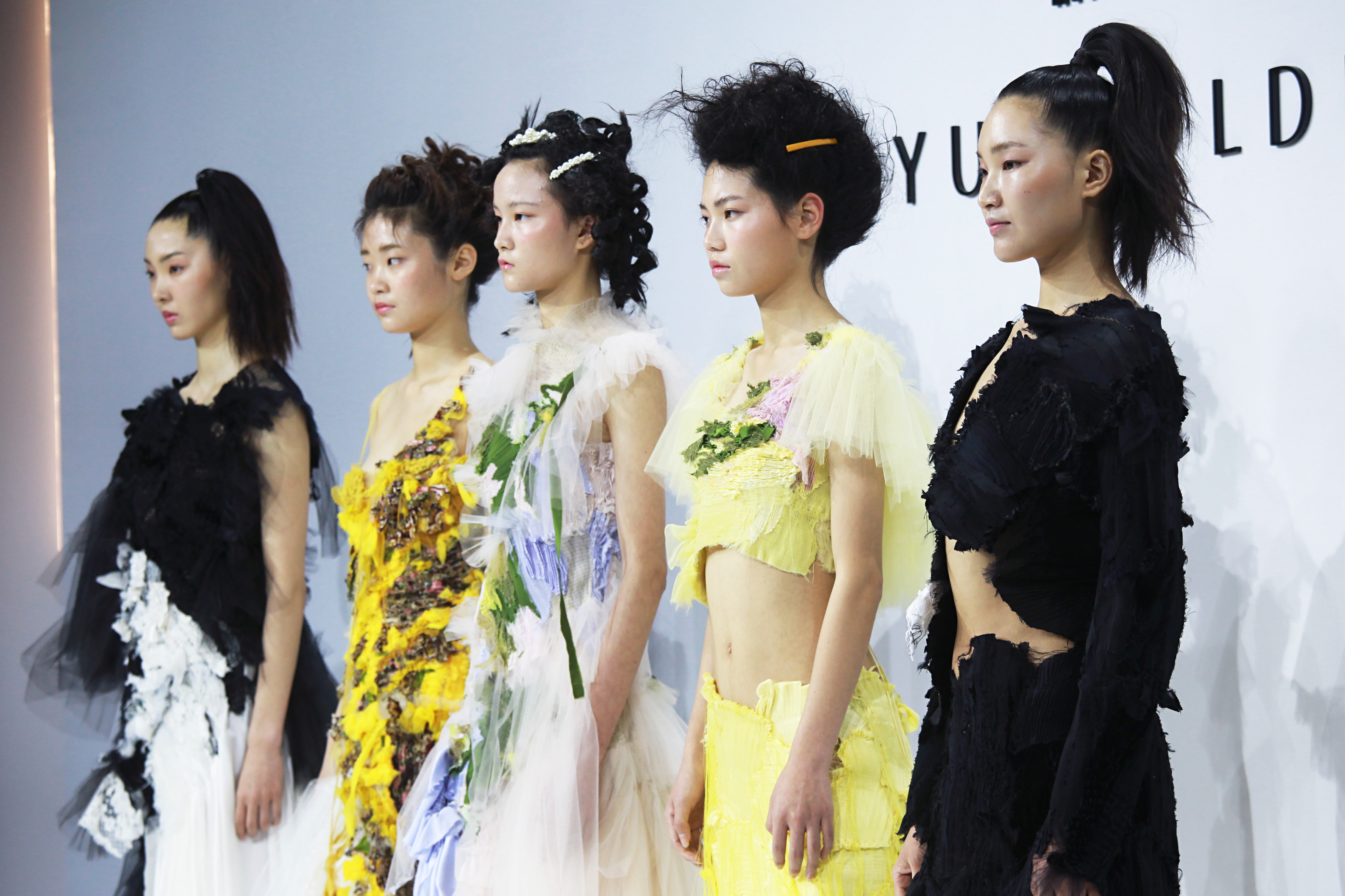 Звезды в китае новое шоу. Шанхай Fashion week. Неделя моды в Шанхае 2020. Шанхай неделя моды. Китайская мода.