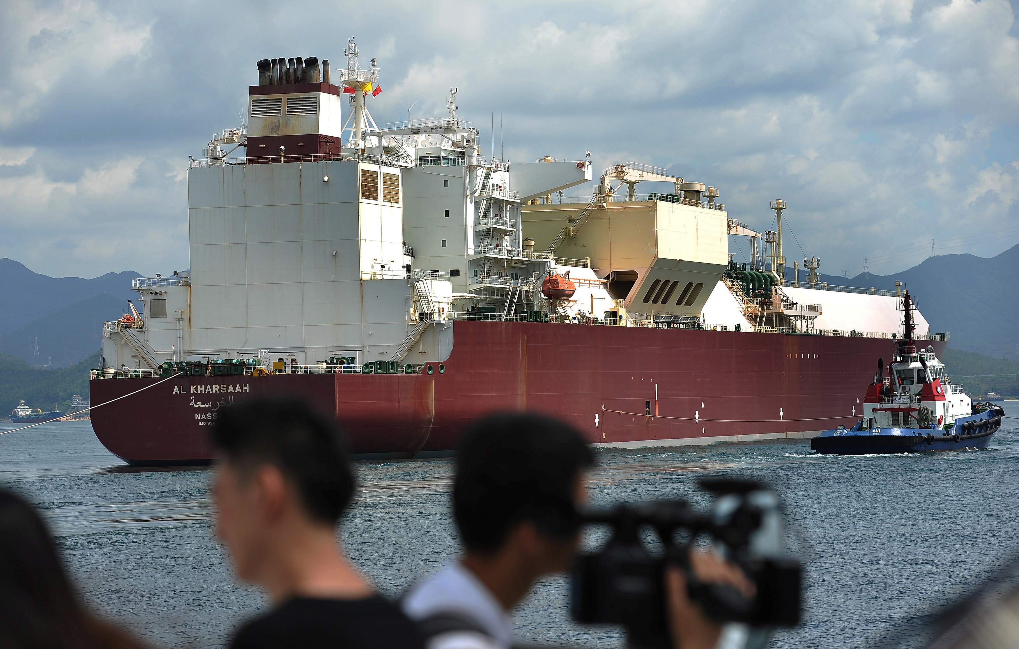 A vessel carrying liquefied natural gas from Qatar approaches CNOOC’s LNG terminal in Shenzhen, China. Photo: Reuters