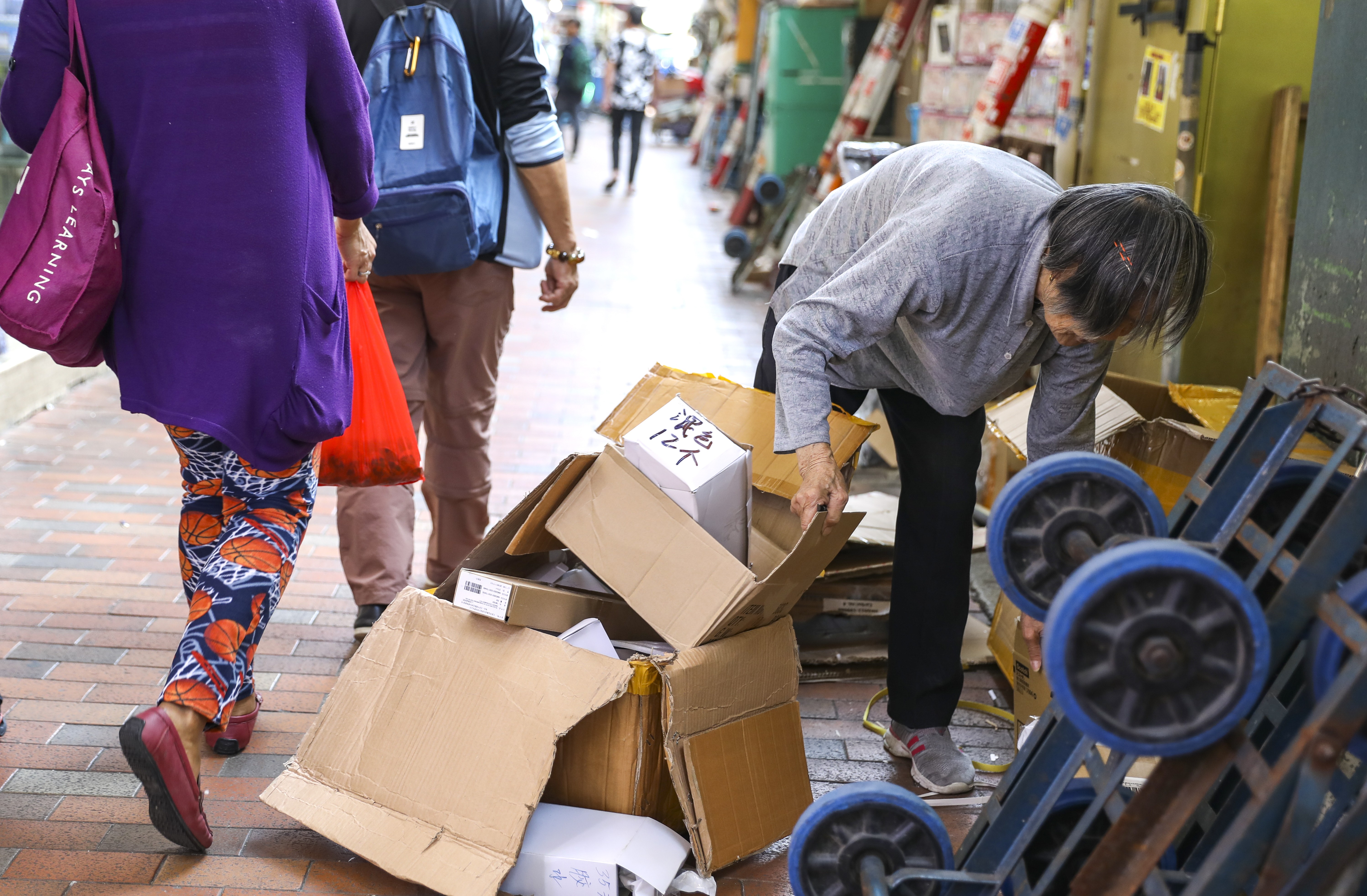 Hong Kong’s working poor are suffering from a wave of unemployment amid the coronavirus crisis, charities have warned. Photo: Nora Tam