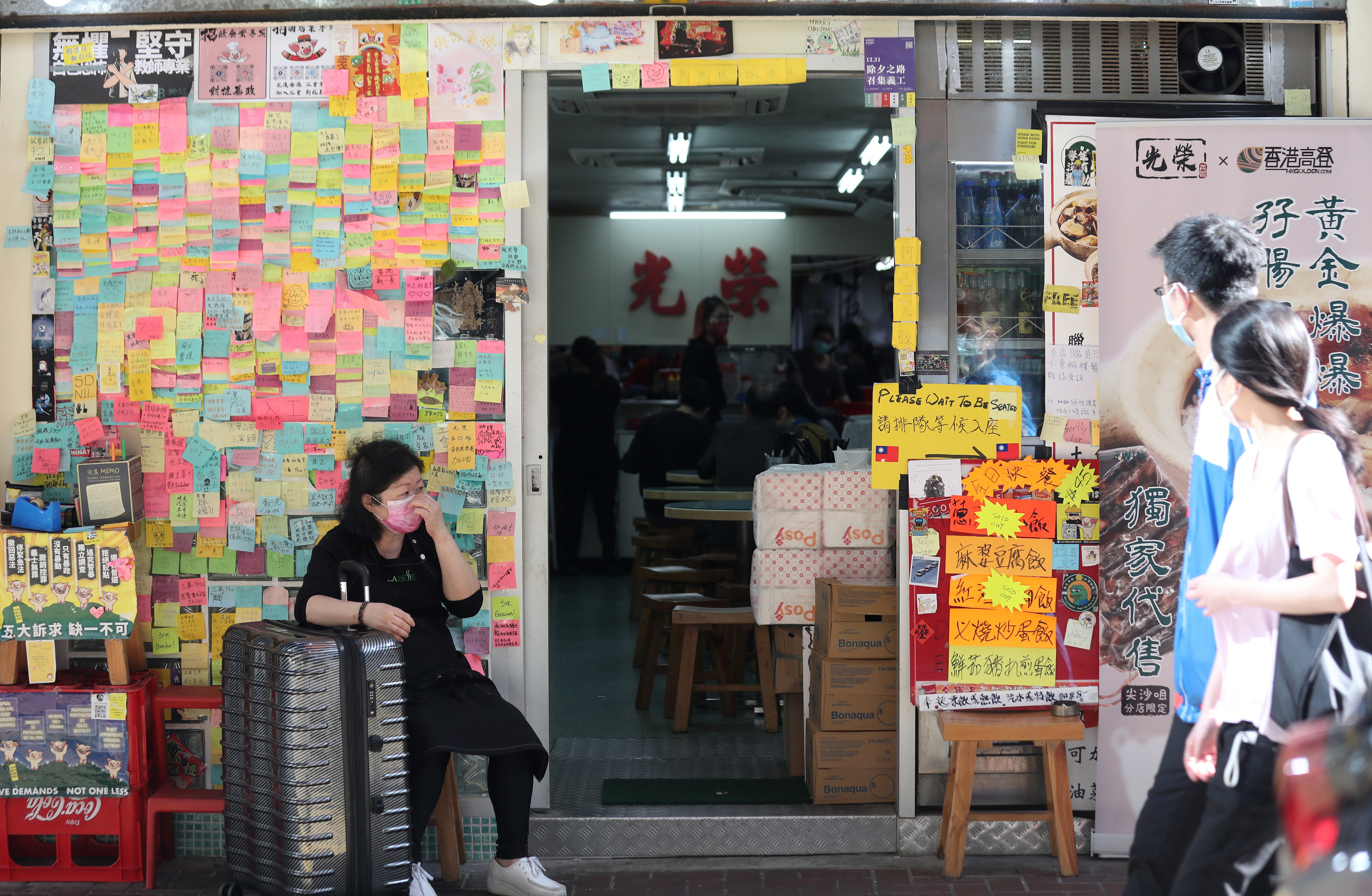 Kwong Wing Cafe in Tsim Sha Tsui, where a sign says staff only speak Cantonese. Photo: Xiaomei Chen
