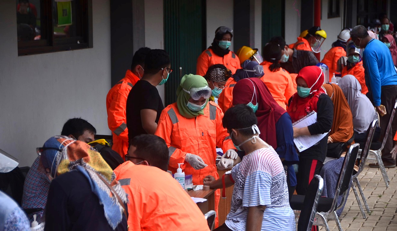 Indonesian medical staff administer mass testing for Covid-19 in Bekasi, West Java. Photo: AFP