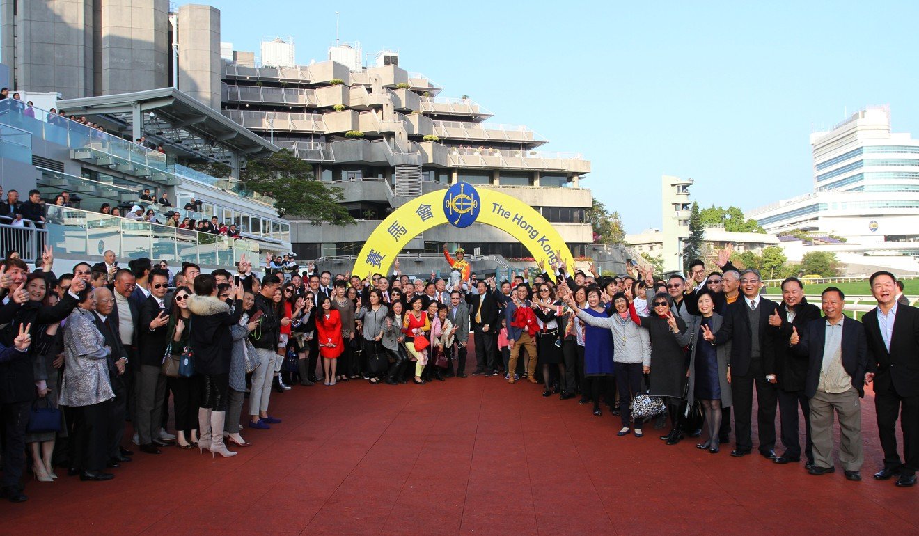 A huge group of connections celebrate Pingwu Spark’s win in 2018.