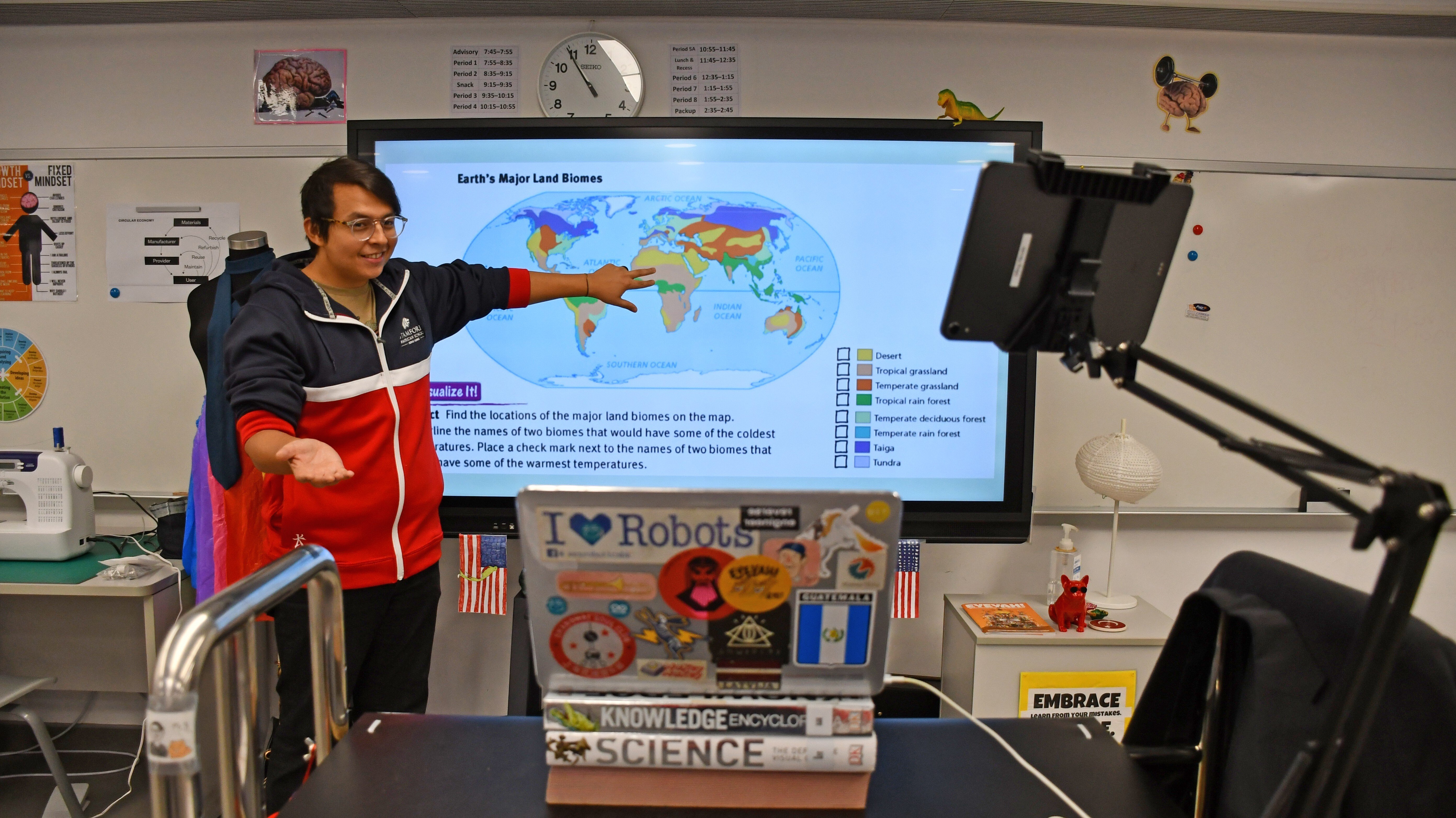 A teacher at Stamford American School Hong Kong gives a distance learning class for his pupils. Photo: Stamford American School