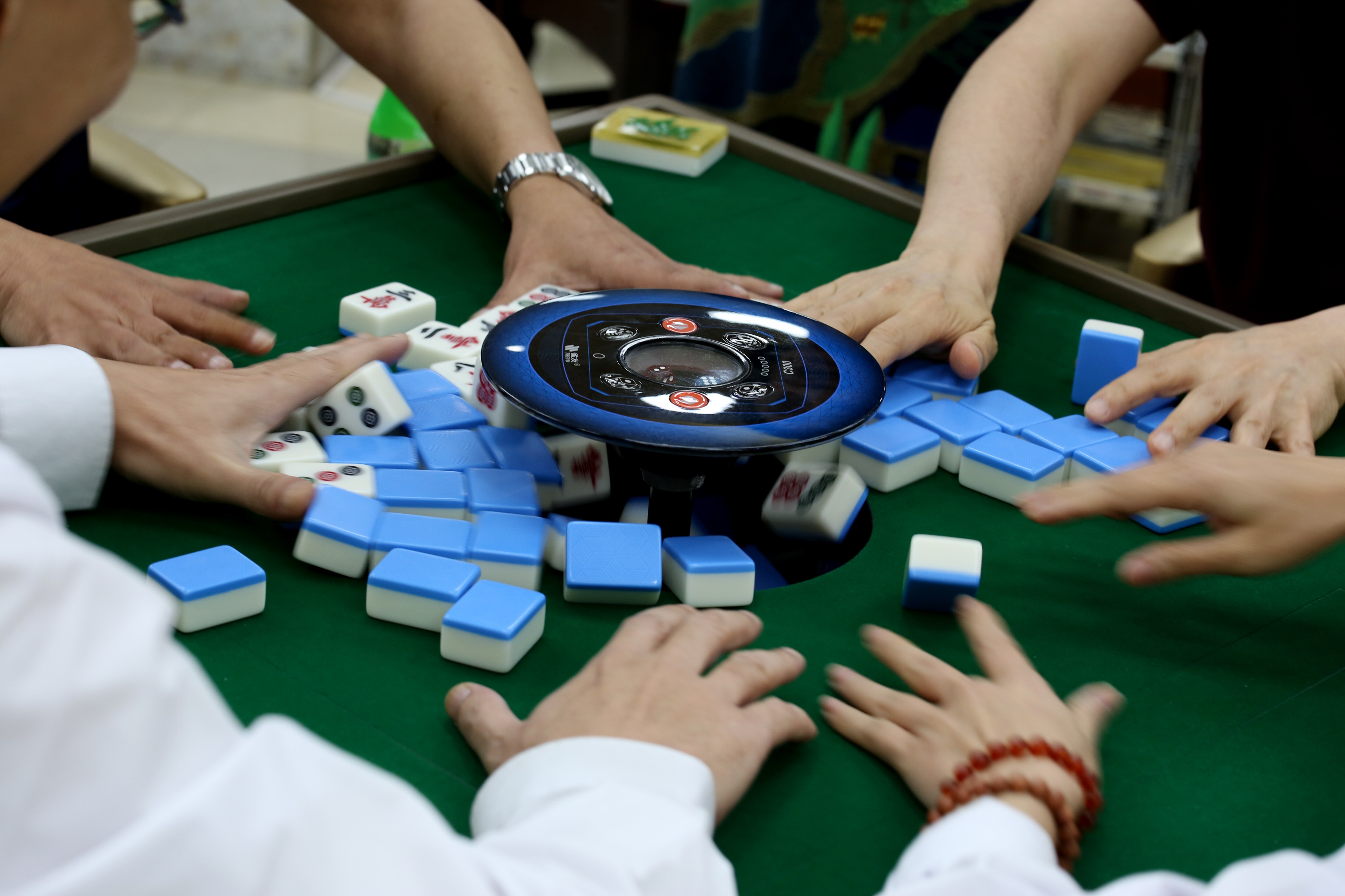 Hong Kong’s mahjong parlours are among the latest venues ordered shut by the government amid the Covid-19 pandemic. Photo: Nora Tam