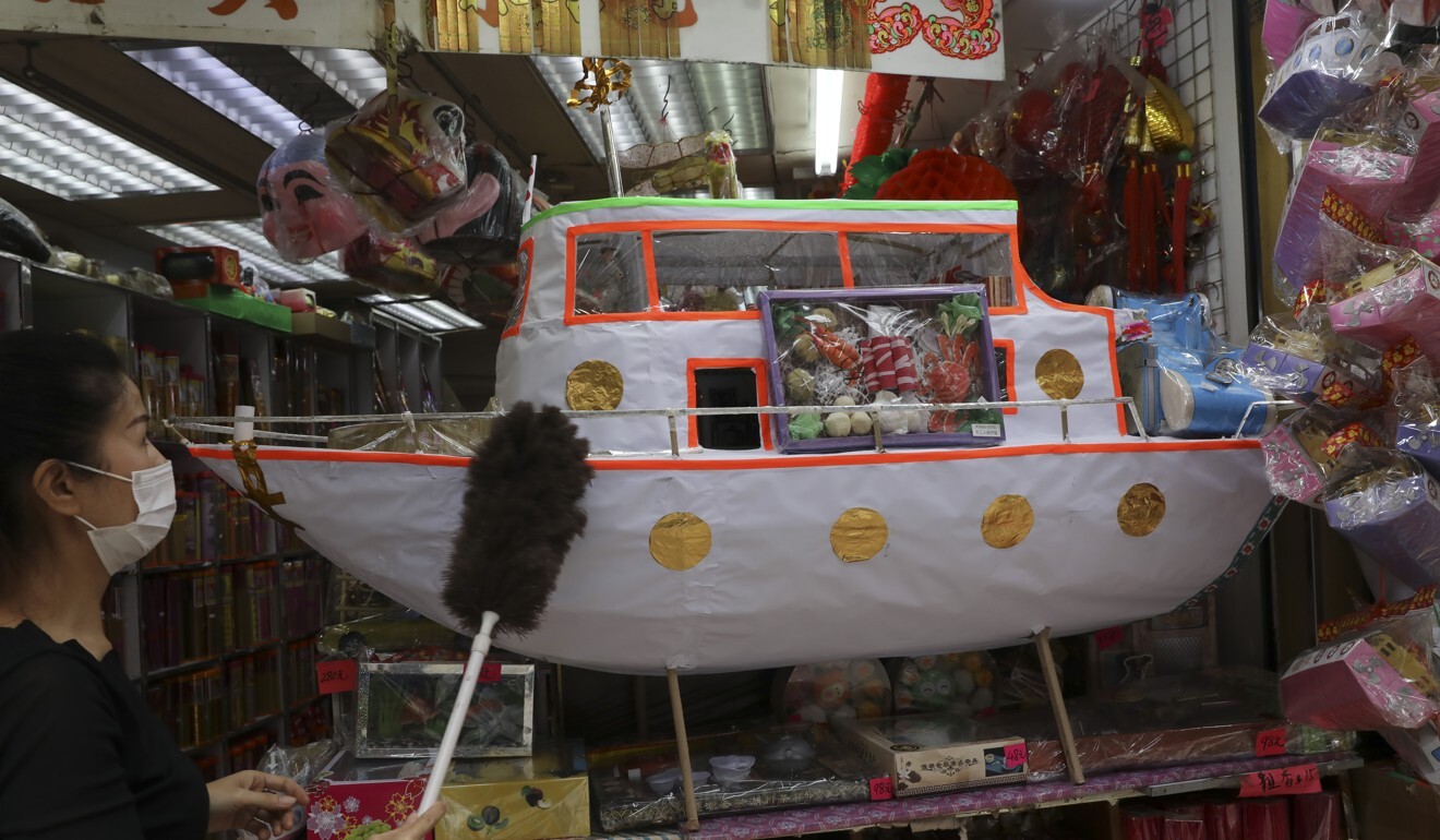 A paper yacht was commissioned this year at Chun Shing Hong, a paper offering shop in Sai Ying Pun. Photo: K.Y. Cheng
