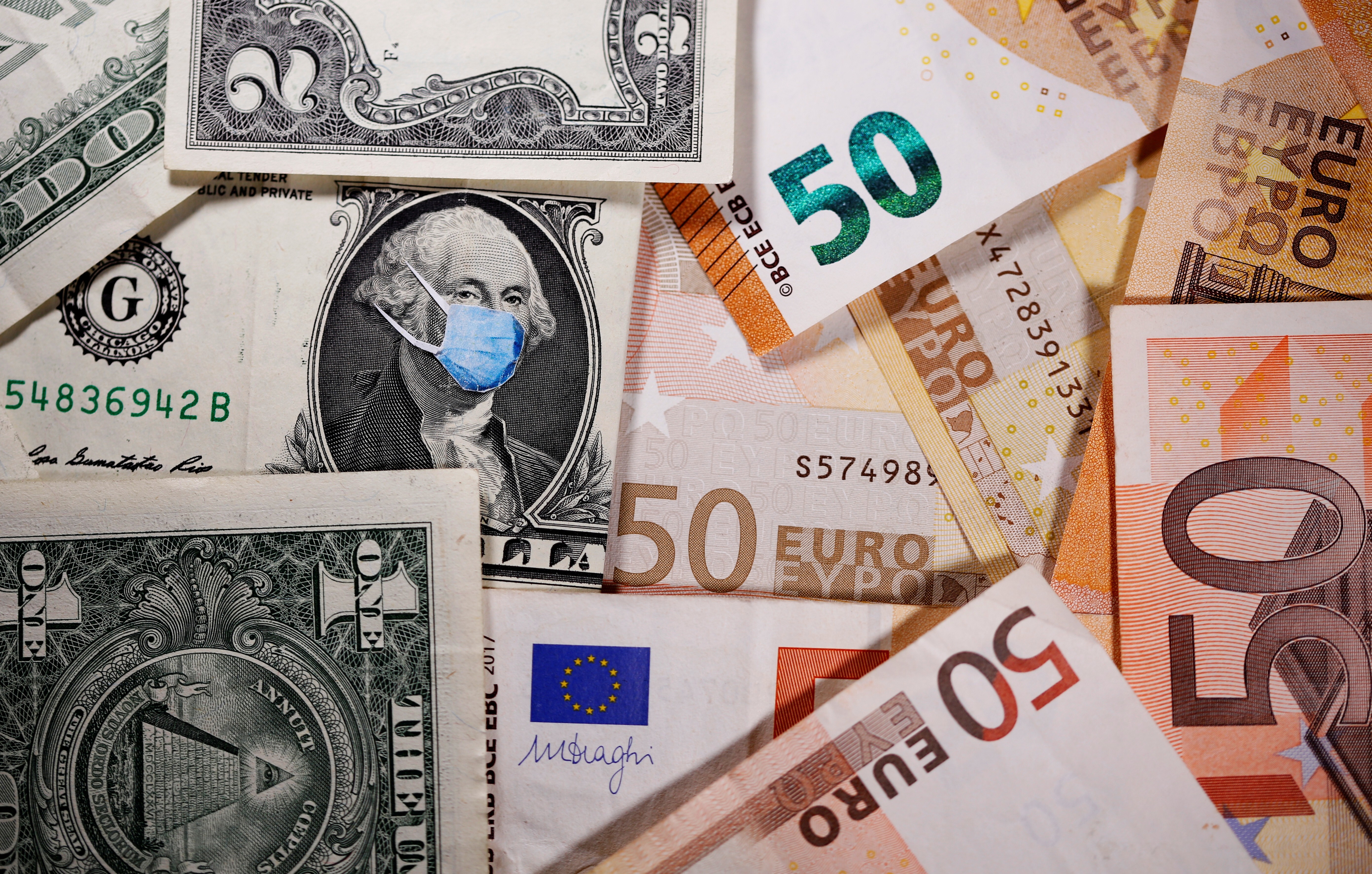 Due to Covid-19, the economy worldwide expects heavy losses. Photo: Reuters