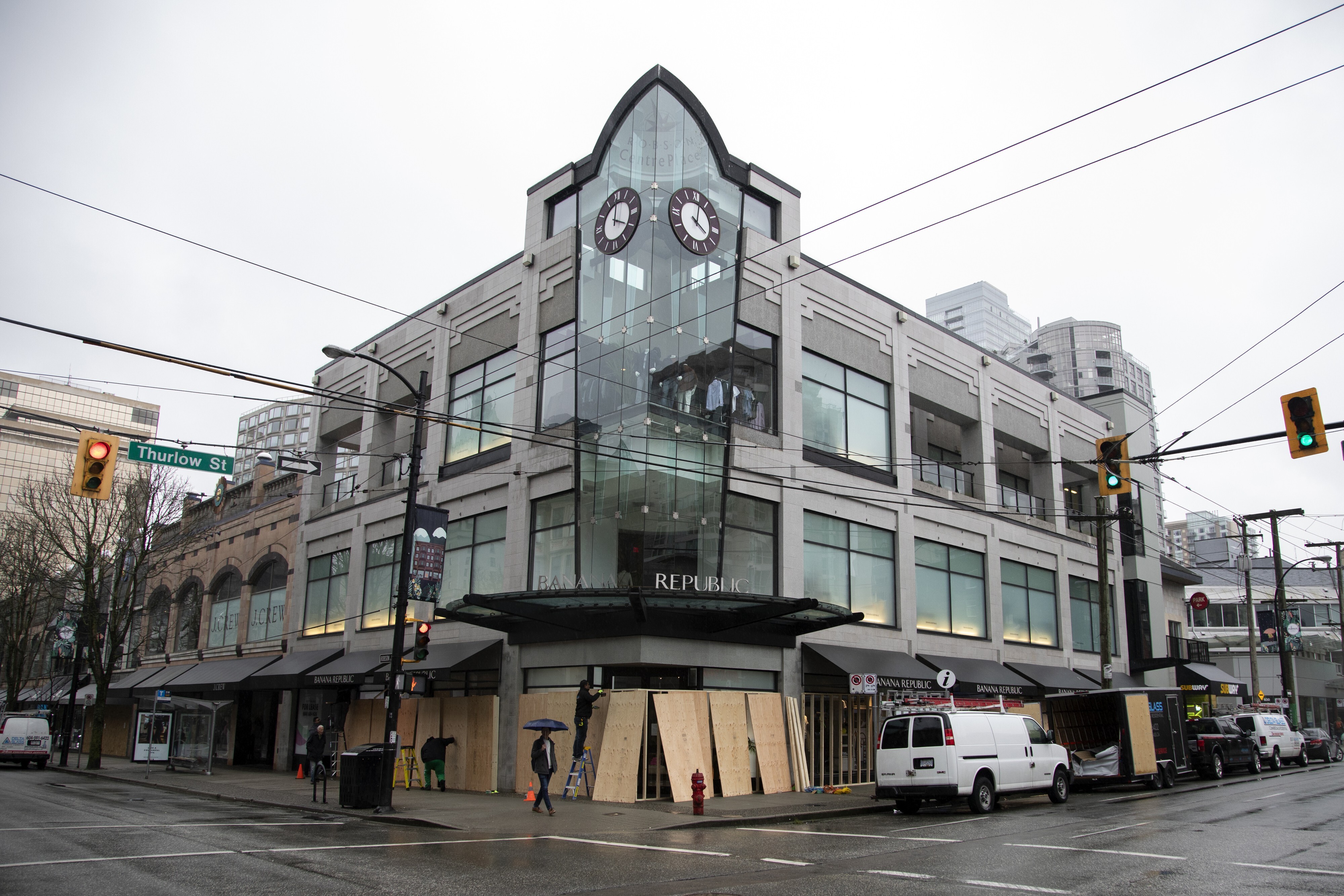 banana republic hours robson