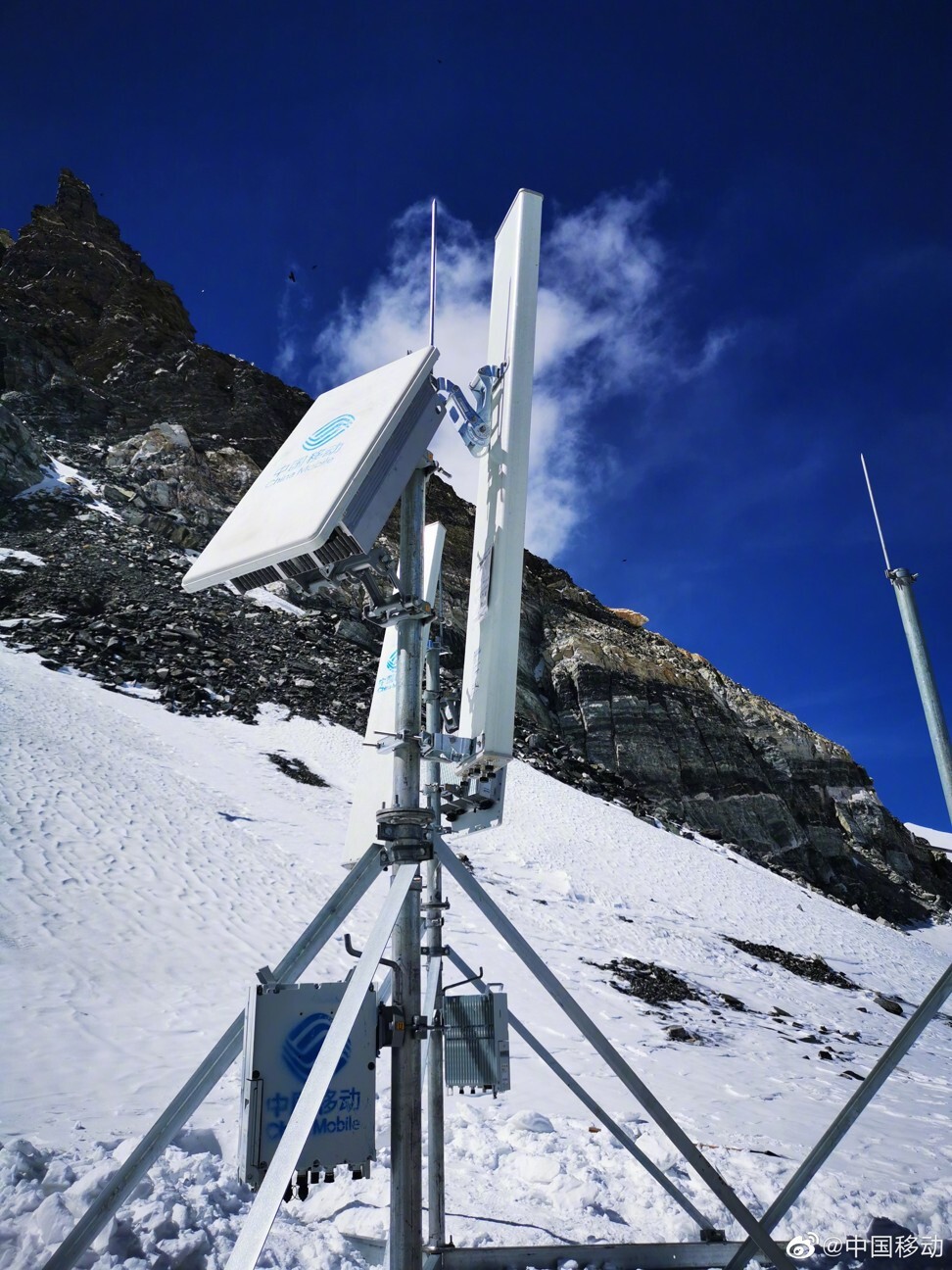 China Mobile plans to install two more 5G base stations, supplied by telecommunications gear maker Huawei Technologies, on Mount Everest before April 25. Photo: Weibo