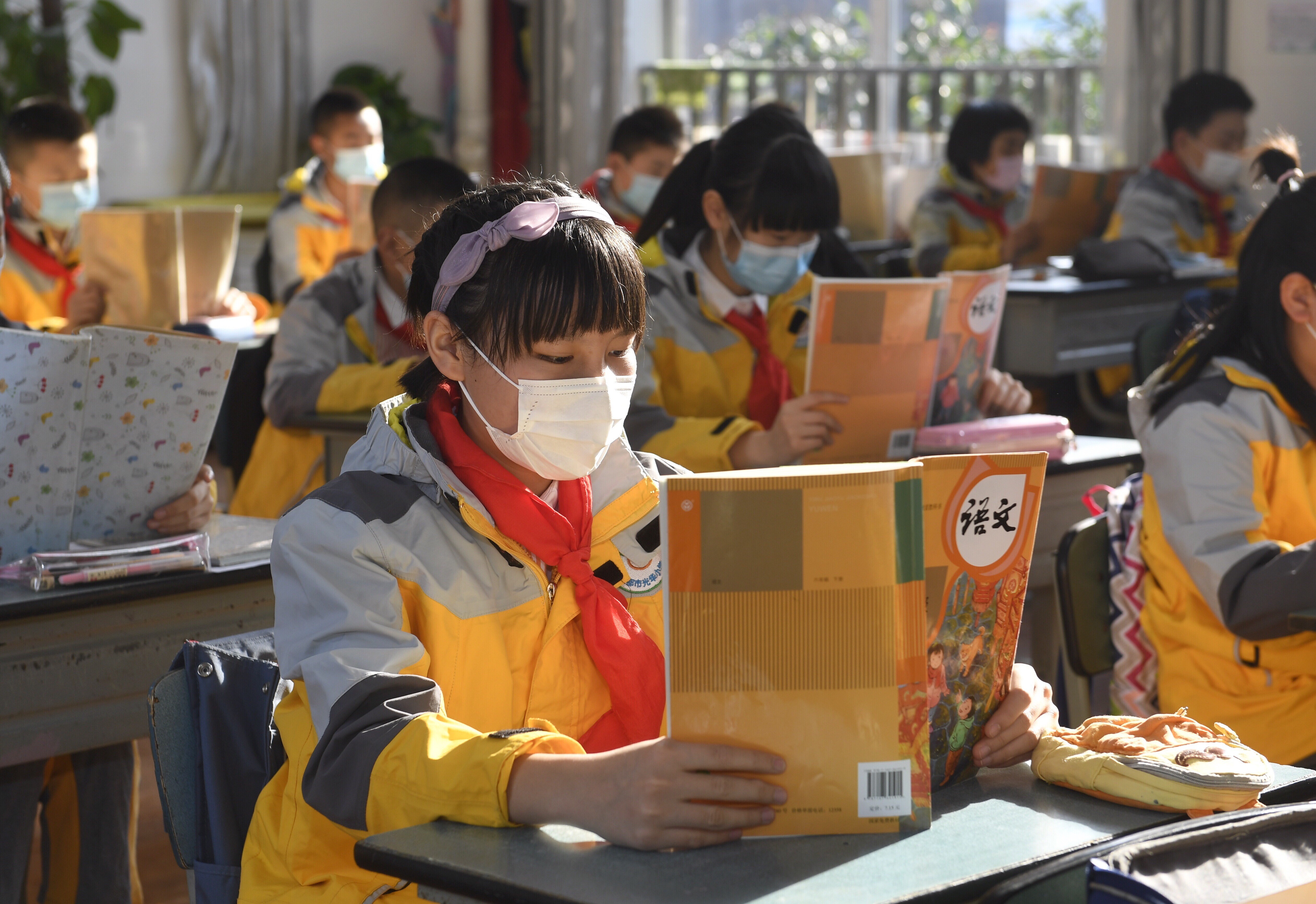 Students reading at the primary school attached to the Southwestern University of Finance and Economics in Chengdu’s Qingyang district, in China’s Sichuan province, on April 27, 2020. Photo: Xinhua
