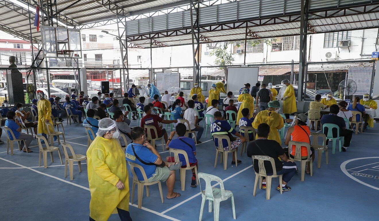 Mass coronavirus testing in Manila. Photo: AP