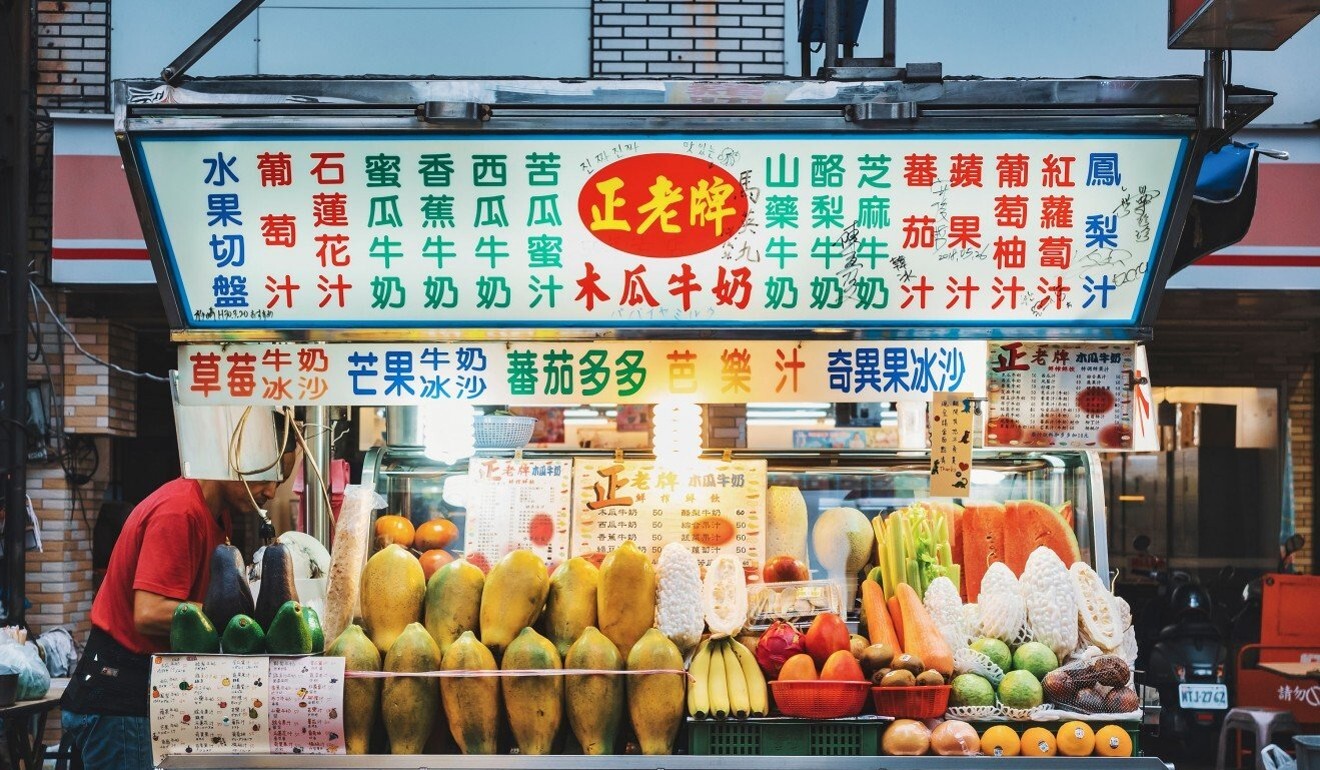A fruit juice stand in Taiwan that also sells papaya milk. Photo: Shutterstock