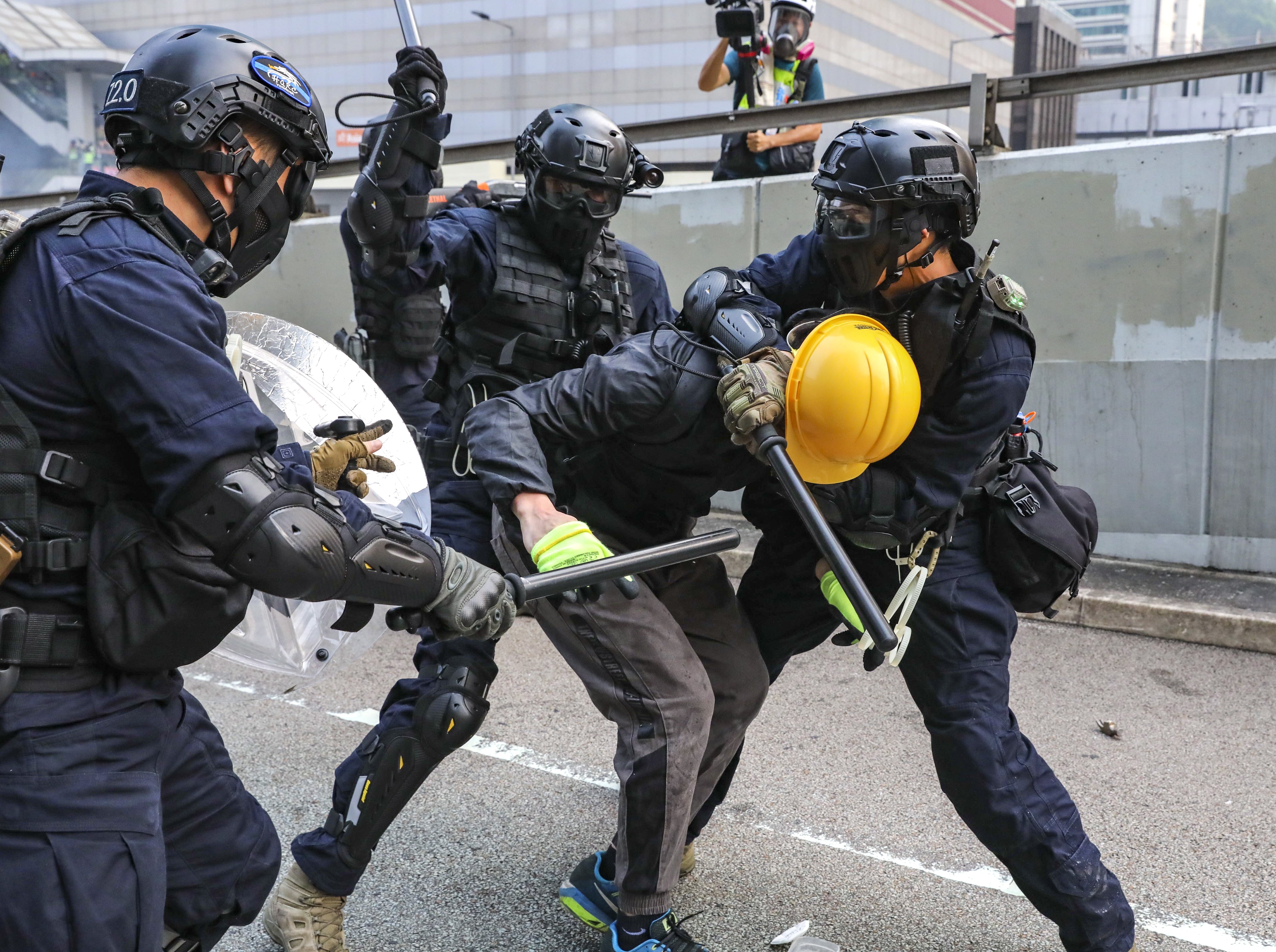 Hong Kong riot police arrest protesters following clashes during an anti-extradition bill march in September. Photo: K.Y. Cheng