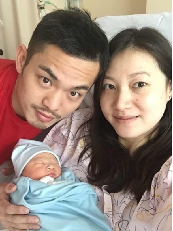 Lin Dan and wife Xie Xingfang with their child born in 2016. Photo: Weibo