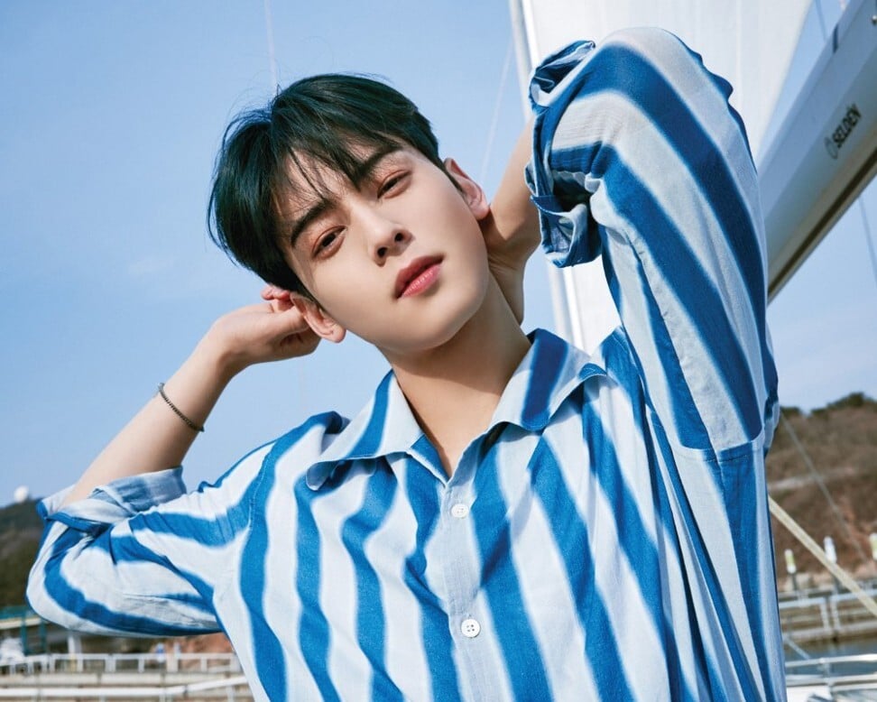 A representative of Cha Eun-woo apologised for the singer having not complied with social distancing.