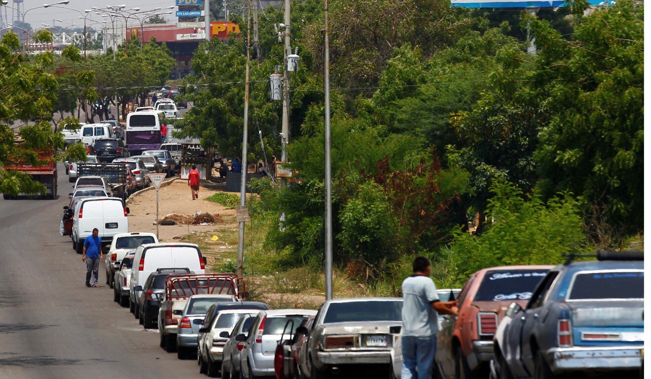 People with vehicles wait in line in an attempt to refuel at a petrol station in Maracaibo, Venezuela. File photo: Reuters