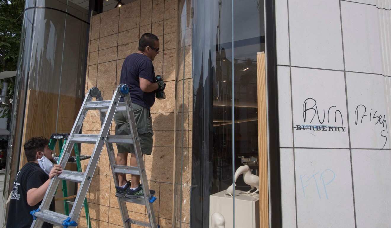 OMG!!! LOOTERS RANSACK LOUIS VUITTON AND APPLE STORE IN PORTLAND, OREGON 