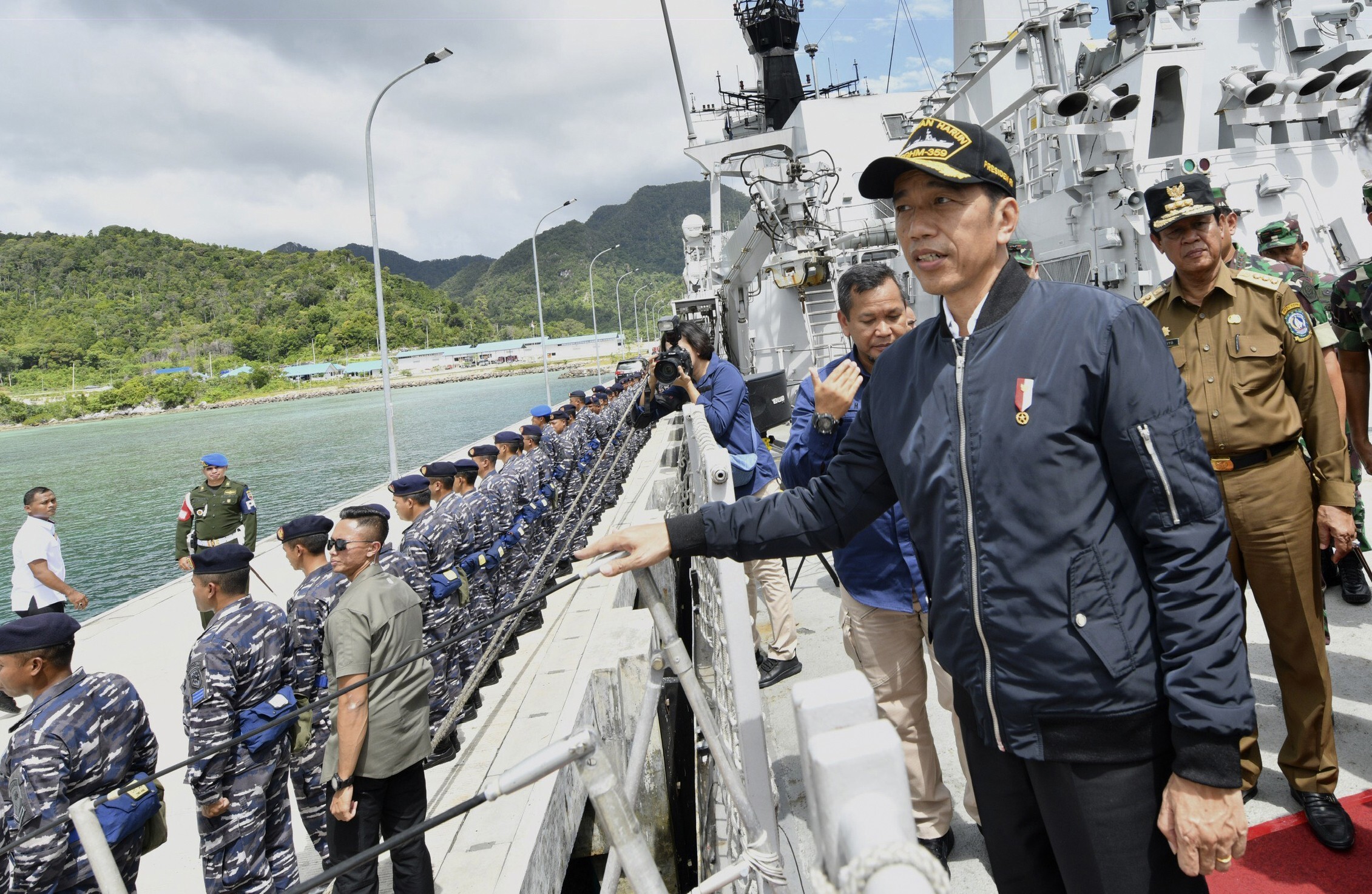 Indonesian President Joko Widodo, second right, pictured in January on the deck of an Indonesian Navy ship in the Natuna Islands, which overlap with Beijing’s expansive South China Sea claims. Photo: A