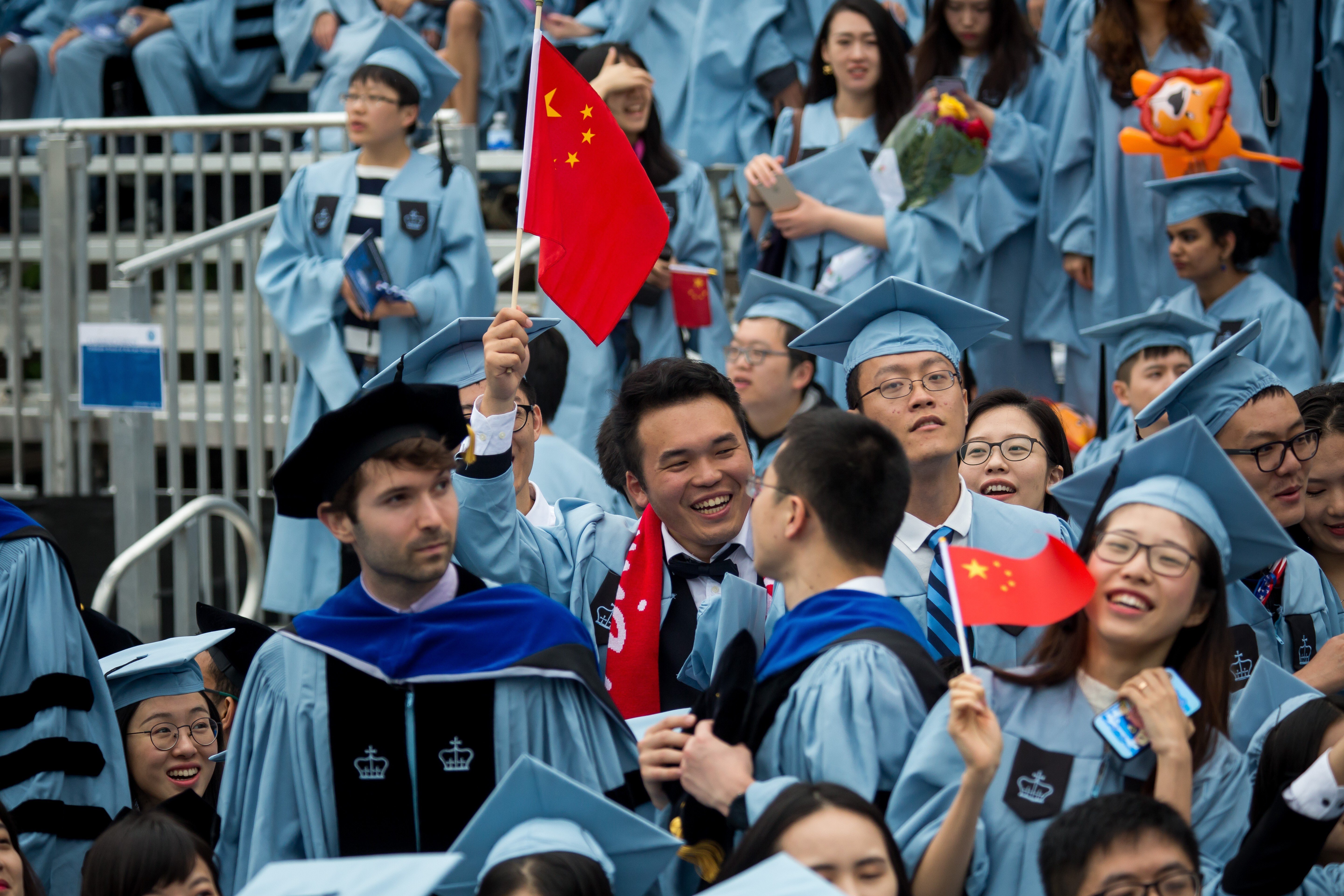 Graduates wave Chinese national flags at Columbia University in New York. Photo: Xinhua