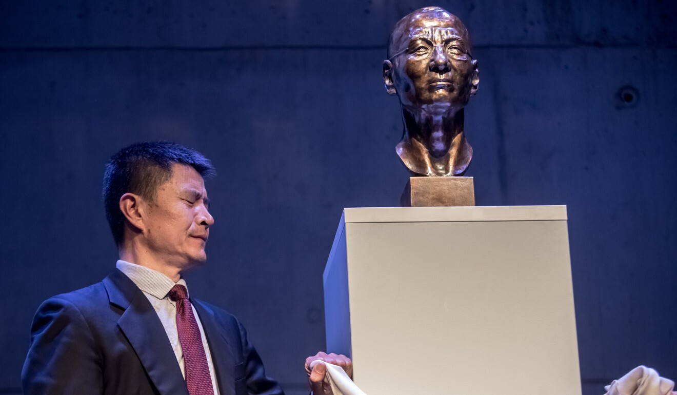 Zhou Fengsuo unveils a bust of Liu Xiaobo, the late Chinese Nobel Peace Prize winner, in Prague last year. Photo: EPA-EFE