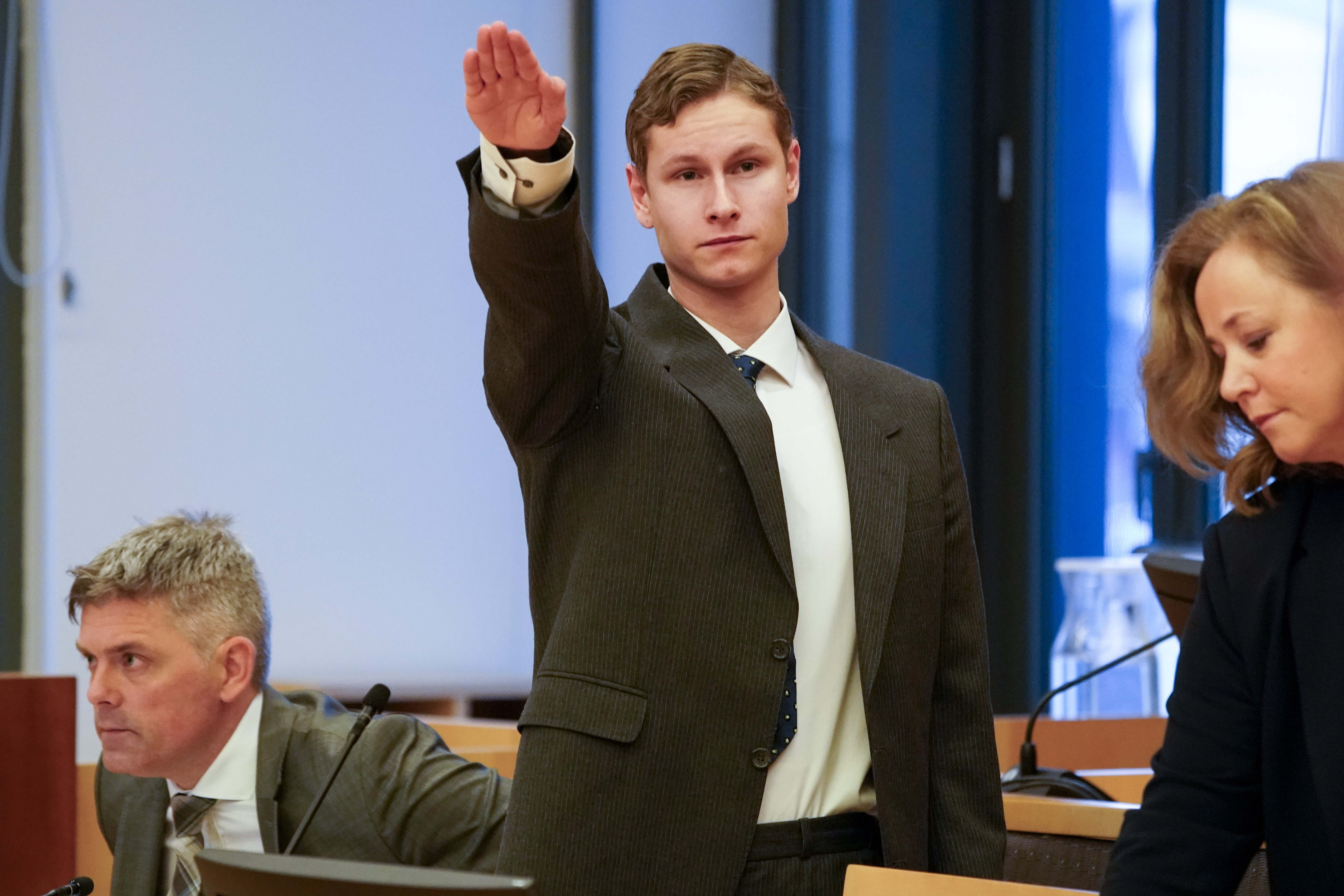 Philip Manshaus flashes the Nazi salute during his trial. Photo: dpa