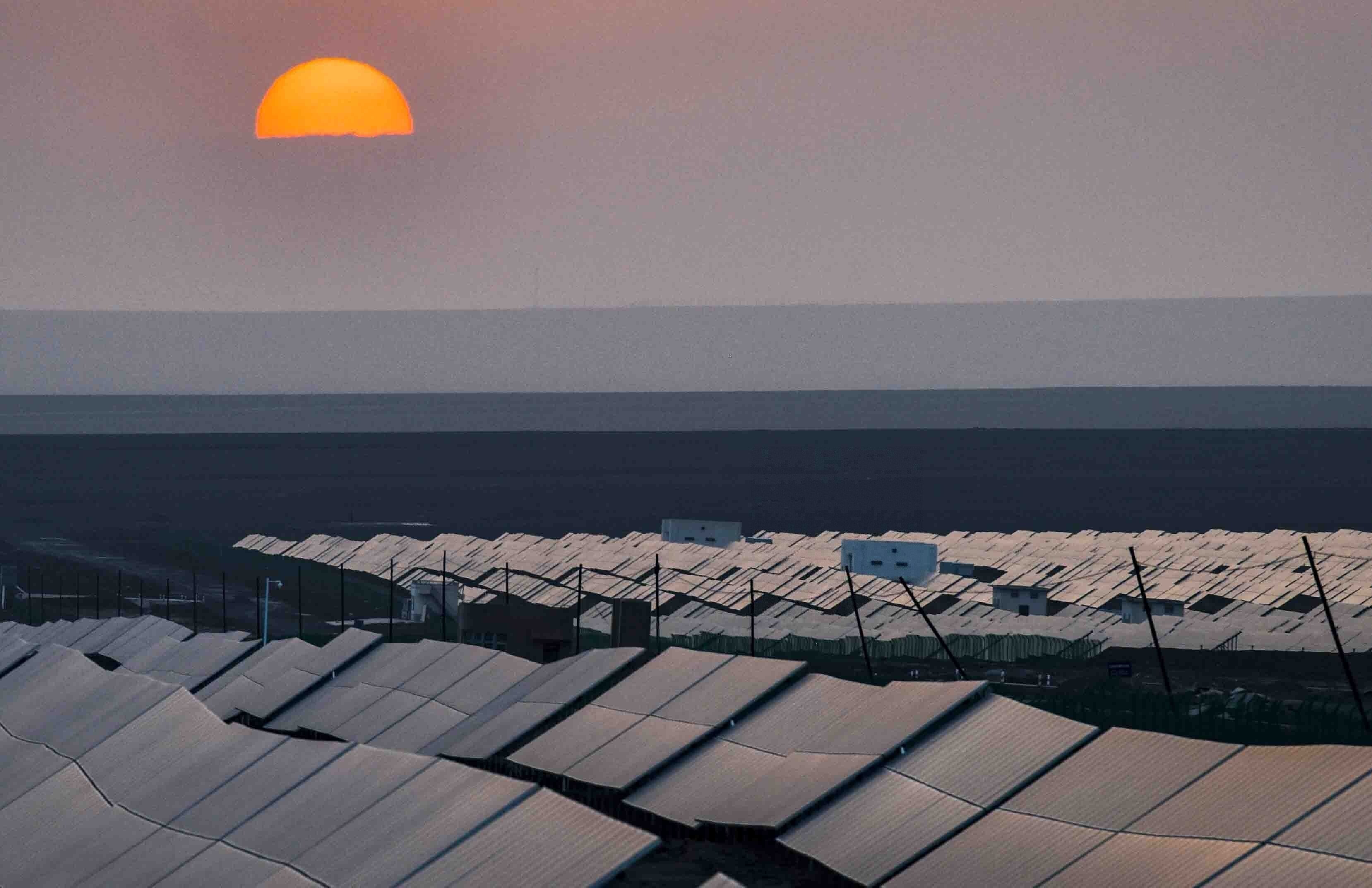 The sun sets over a photovoltaic power plant in Turpan in northwest China’s Xinjiang Uygur Autonomous Region in September 2018. China has been trying to ensure the solar power sector can survive without subsidies. Photo: Xinhua