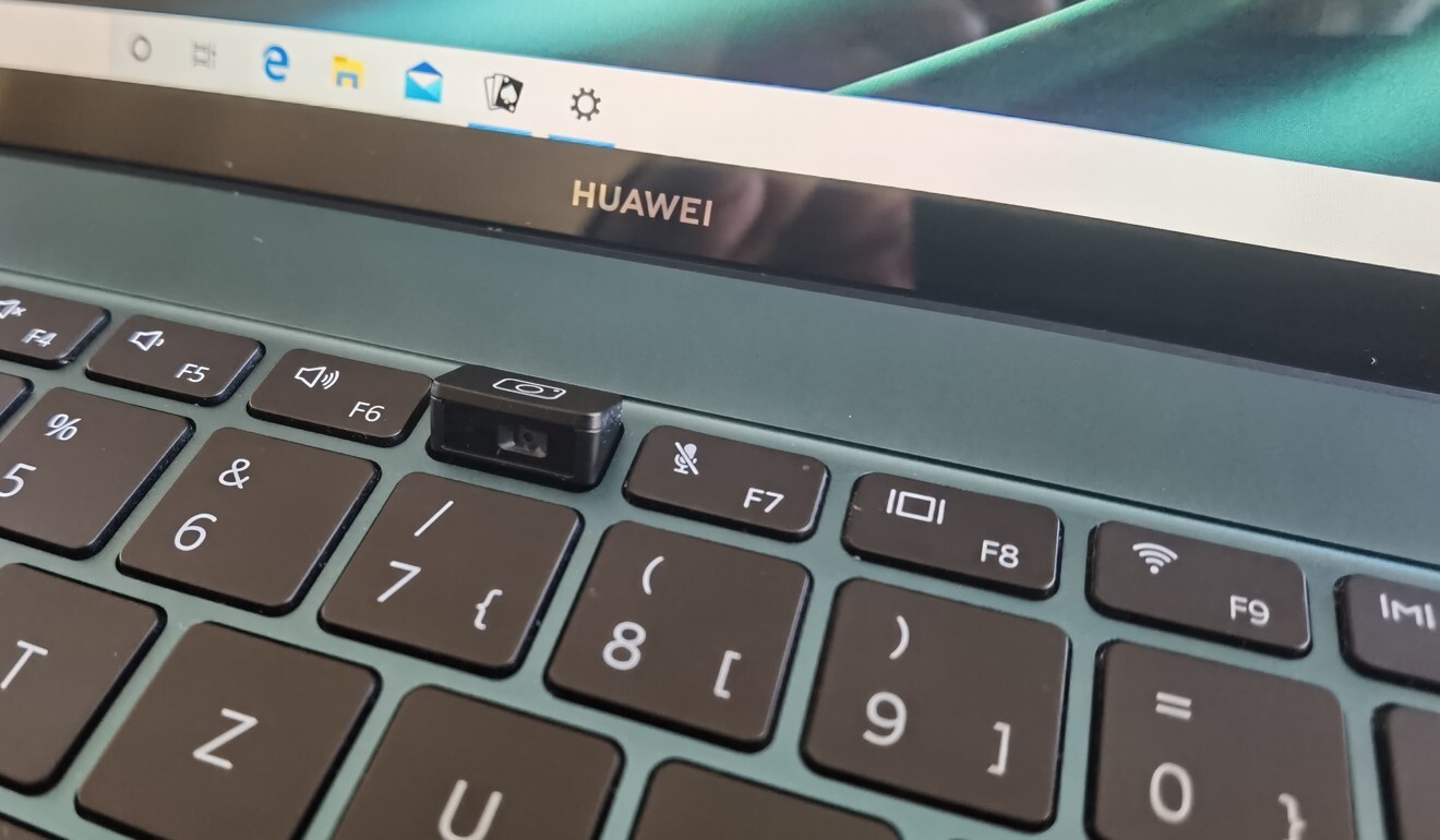 Where did the webcam go? Ah, there it is, between F6 and F7! Photo: Huawei/DPA