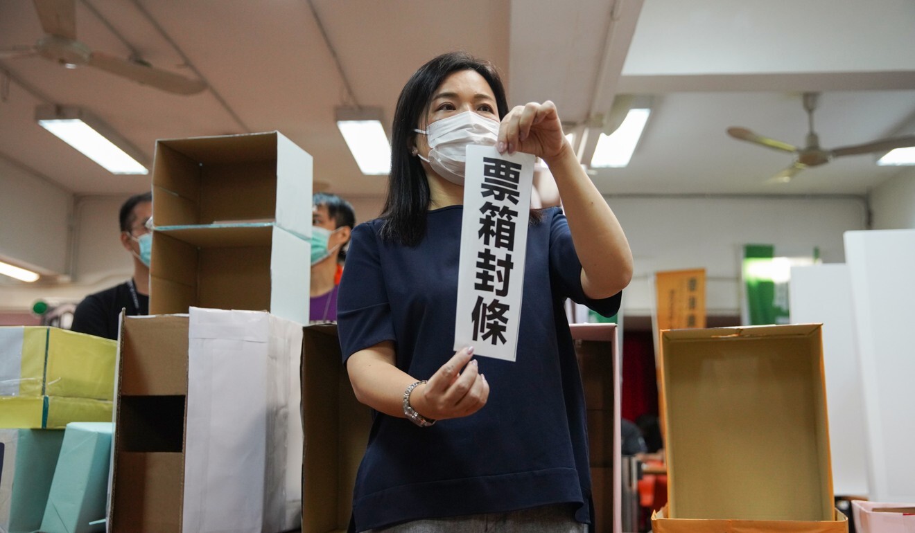 Carol Ng Man-yee, chairwoman of the Hong Kong Confederation of Trade Unions, prepares to seal a ballot box at a polling station in Tsz Wan Shan. Photo: SCMP/ Winson Wong
