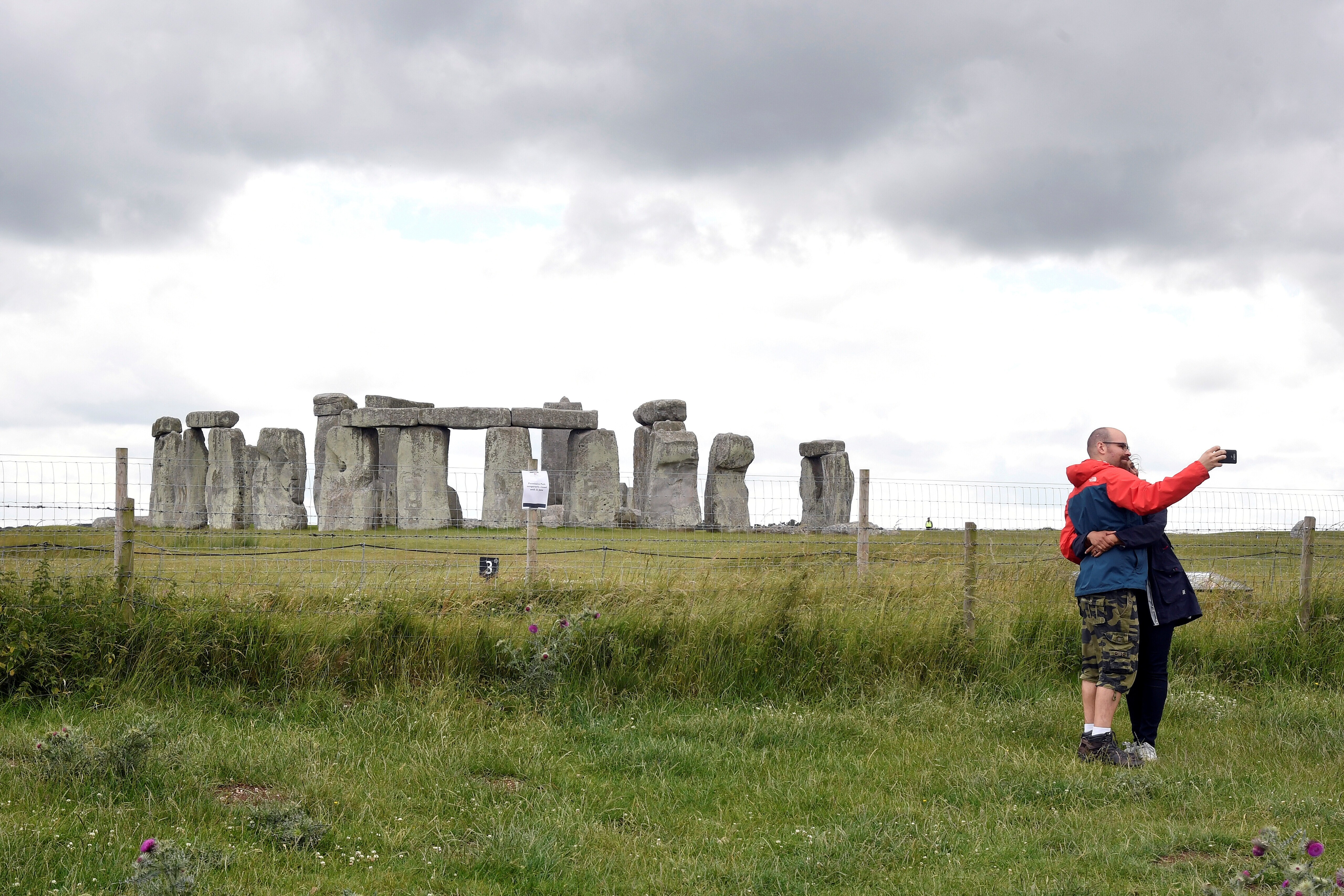 A couple take a selfie near the Stonehenge stone circle in Britain. Photo: Reuters