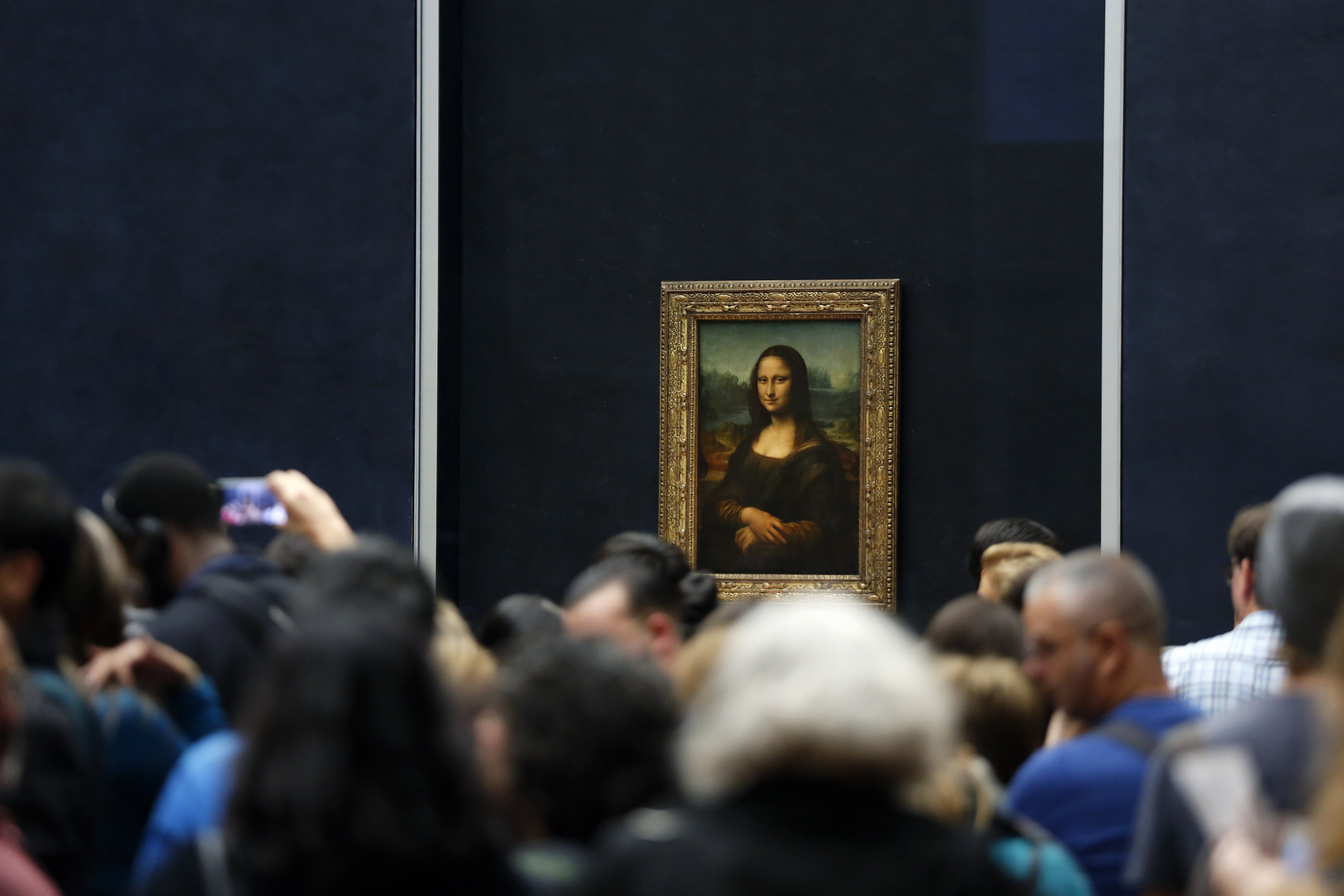 Tourists wait to see Leonardo da Vinci’s Mona Lisa at the Louvre museum in Paris. Photo: AP/Thibault Camus