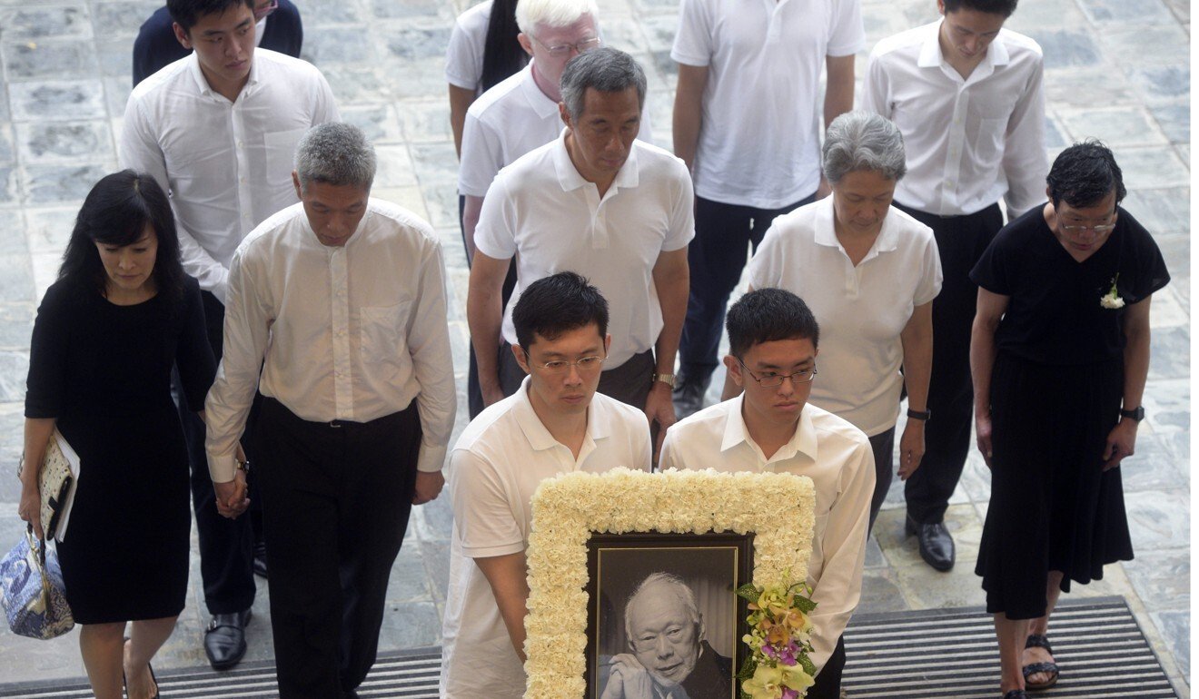 Lee Suet Fern, Lee Hsien Yang, Prime Minister Lee Hsien Loong, his wife Ho Ching, and Lee Wei Ling are seen (middle row) at the state funeral for Lee Kuan Yew in March 2015. Photo: AP