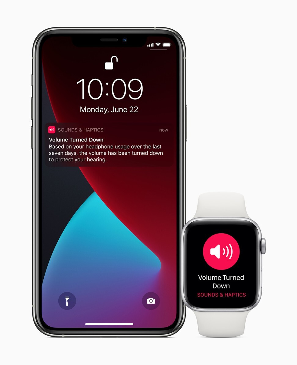 Apple Watch automatically detects the audio level playing through headphones/earphones and alert users if the audio level is too loud. It can also turn down the volume to protect the user’s ears. Photo: Apple
