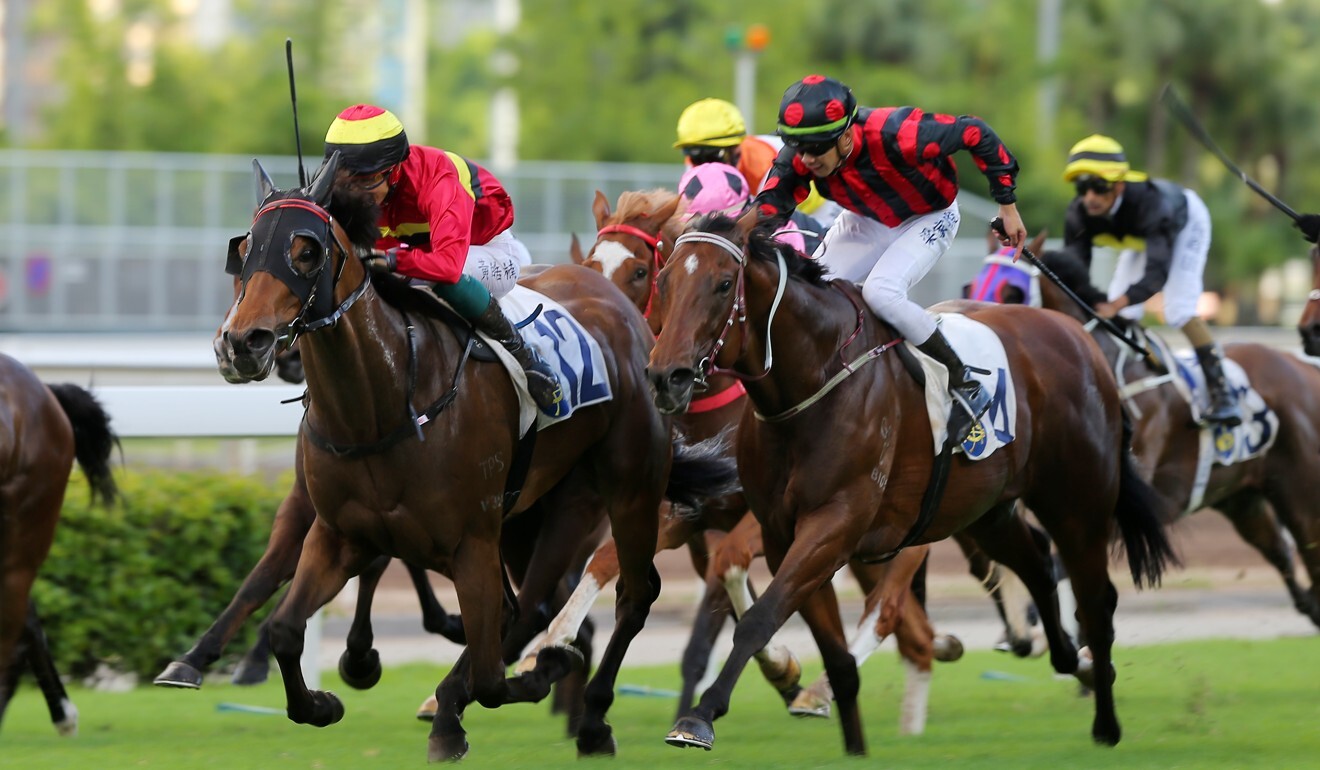 Jack Wong (inside) goes for home on Water Diviner at Sha Tin on Saturday.