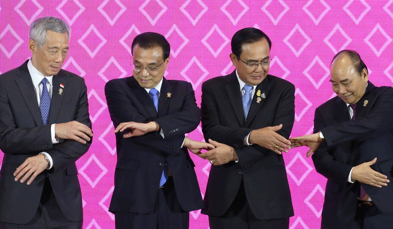 (From left) Singapore’s Prime Minister Lee Hsien Loong, China’s Prime Minister Li Keqiang, Thailand’s Prime Minister Prayuth Chan-ocha and Vietnam’s Prime Minister Nguyen Xuan Phuc link hands for a photo during the 22nd Asean-China Summit in Thailand on November 3, 2019. Photo: EPA-EFE
